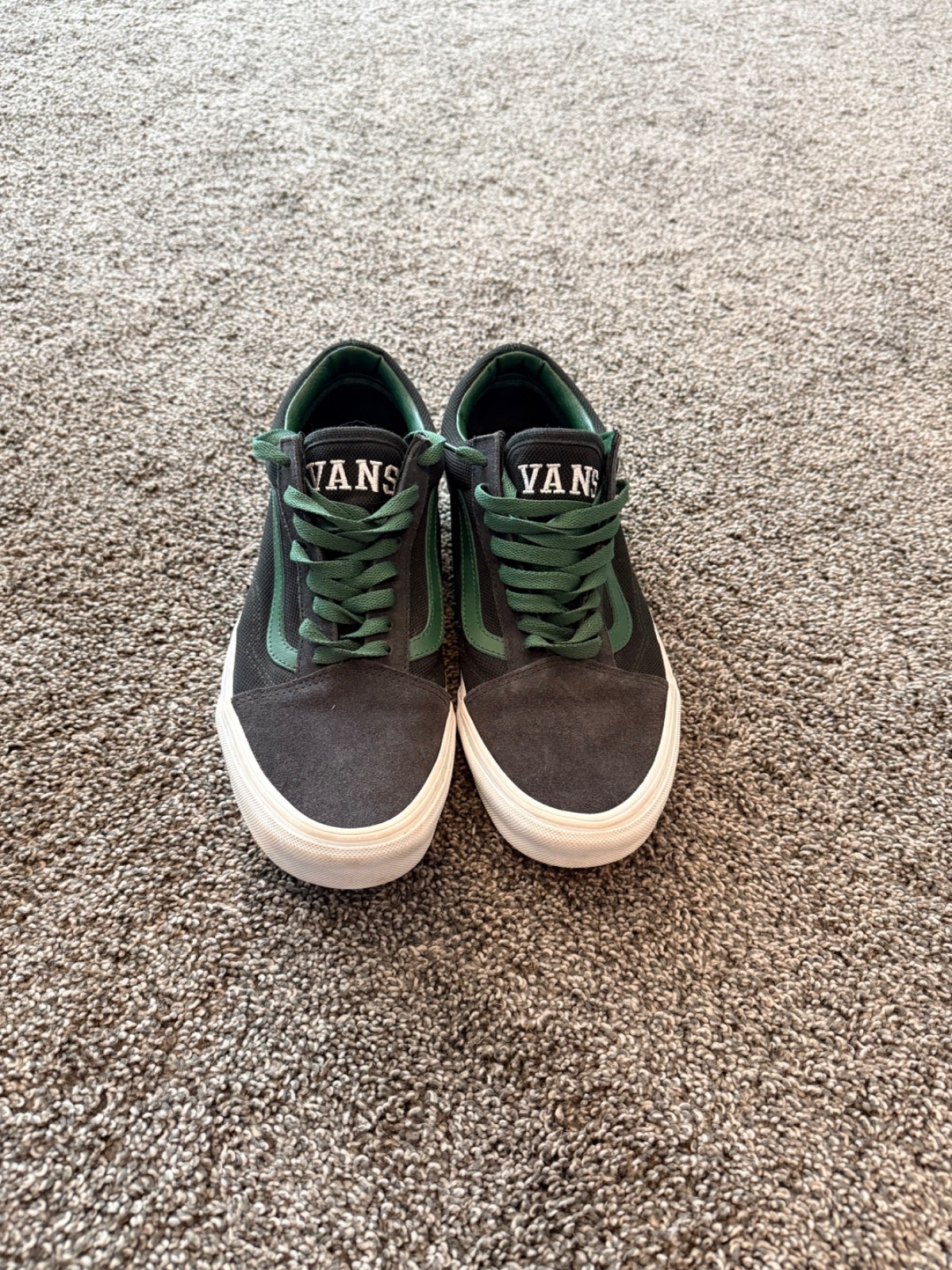 Size 10M/11.5W – Vans Low Top Black/Green Sneakers – 508731