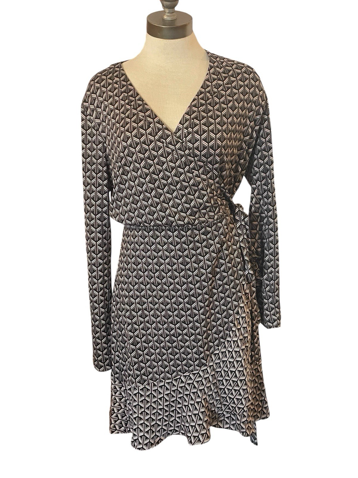 DIANE VON FURSTENBURG L Silk Black Pink Geometric Longsleeves Wrap V-Neck Dress