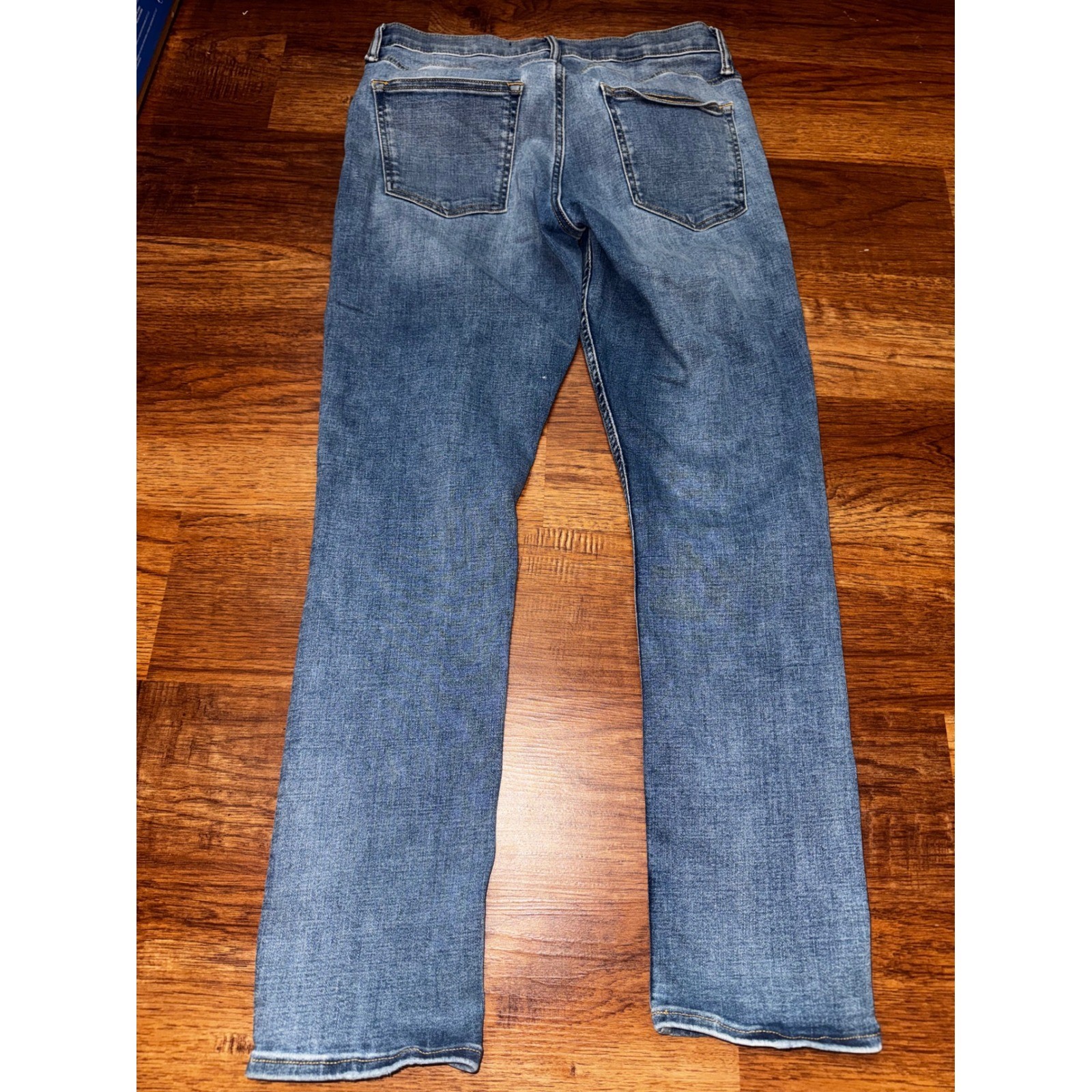 Old Navy 360 Stretch Slim Jeans Mens 32×30 Medium Wash Blue Distressed Denim