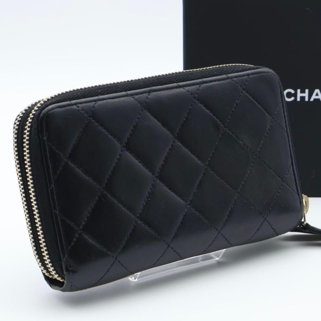 Extremely Excellent Condition CHANEL Lambskin Matelass W Zip Wallet Black