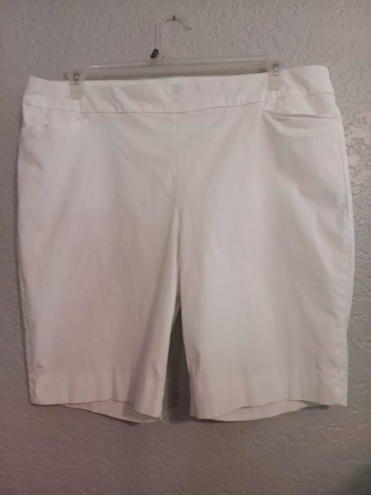 CHICO’S~white PULL-ON~rayon/nylon/spandex~SHORTS~pkts~sz 3.5=18