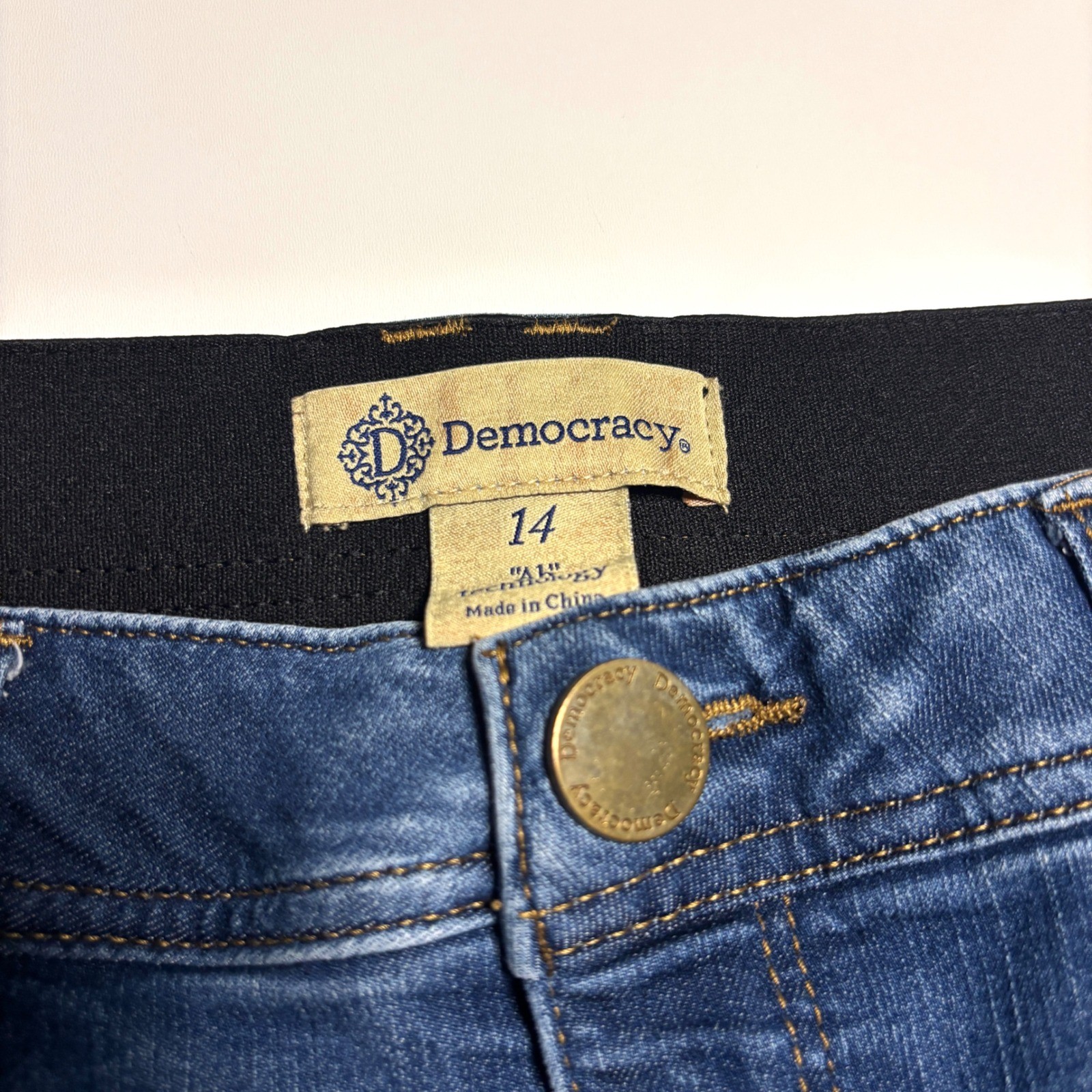 Democracy Ab solution Denim Blue Jeans Women’s 14 light Wash Whiskering Stretch