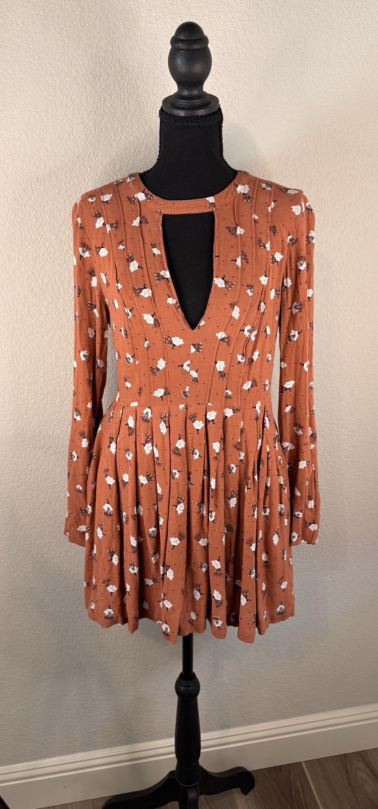 Free People Tegan Floral Long Sleeve Mini Dress. Size 8.Jewel Neck With Key Hole