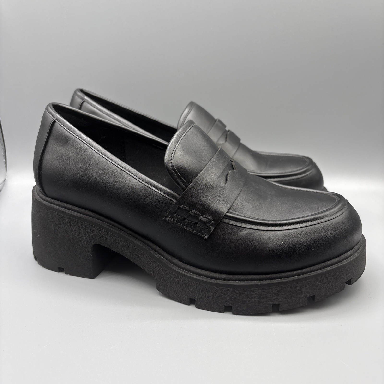 Torrid Chunky Lug Sole Penny Loafers Size 10 WW Wide Black Faux Leather Academia