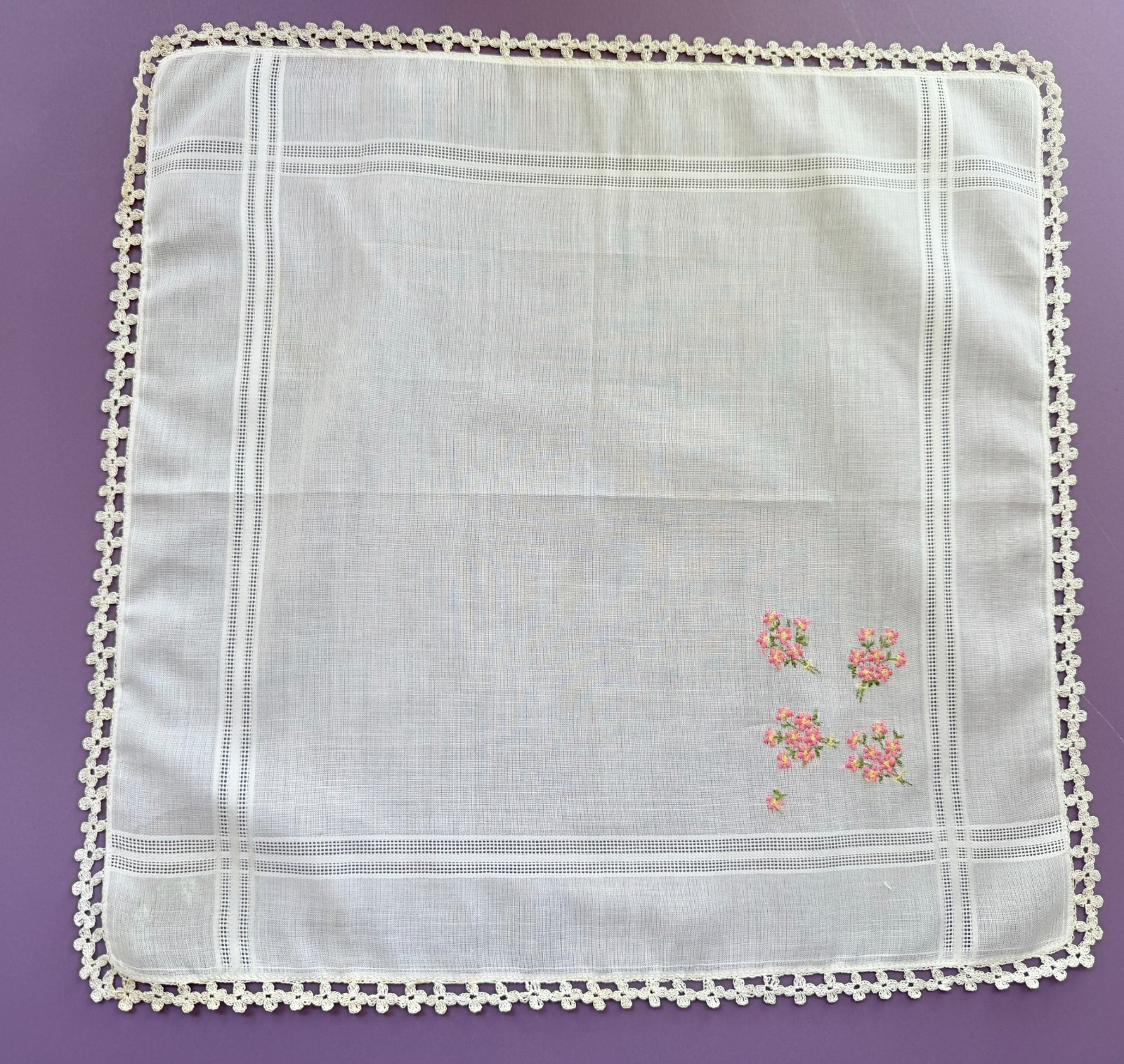 VINTAGE HANKY 1950s PINK EMBROIDERED FLORALS HAND CROCHET EDGES SWEET & PRETTY