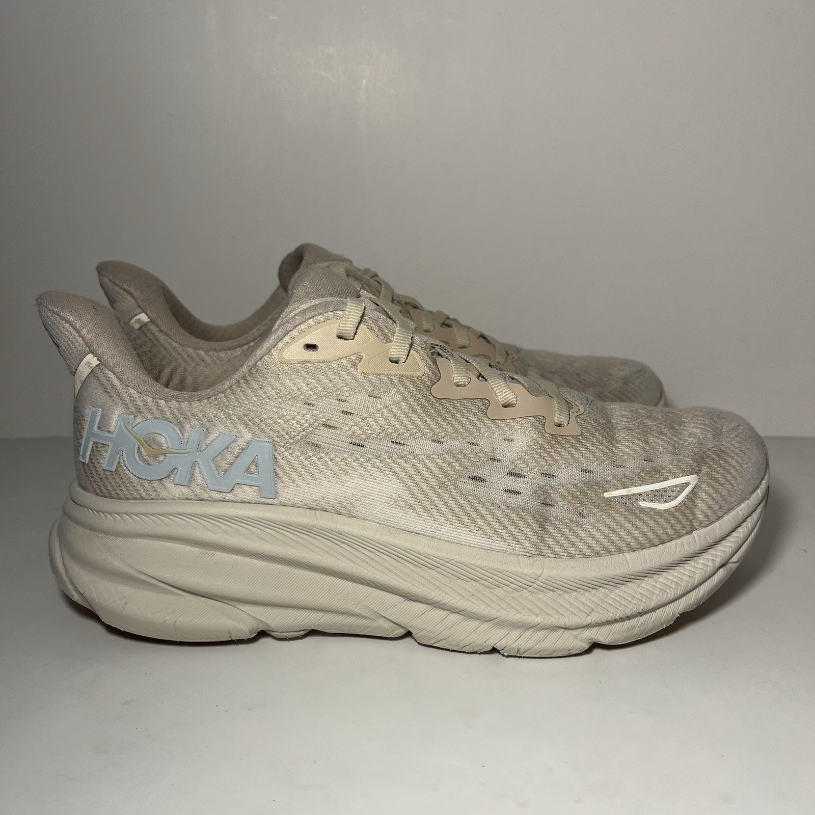Size 8B – Women’s Hoka One One HOKA Clifton 9 Shifting Sand Shoes BEATERS