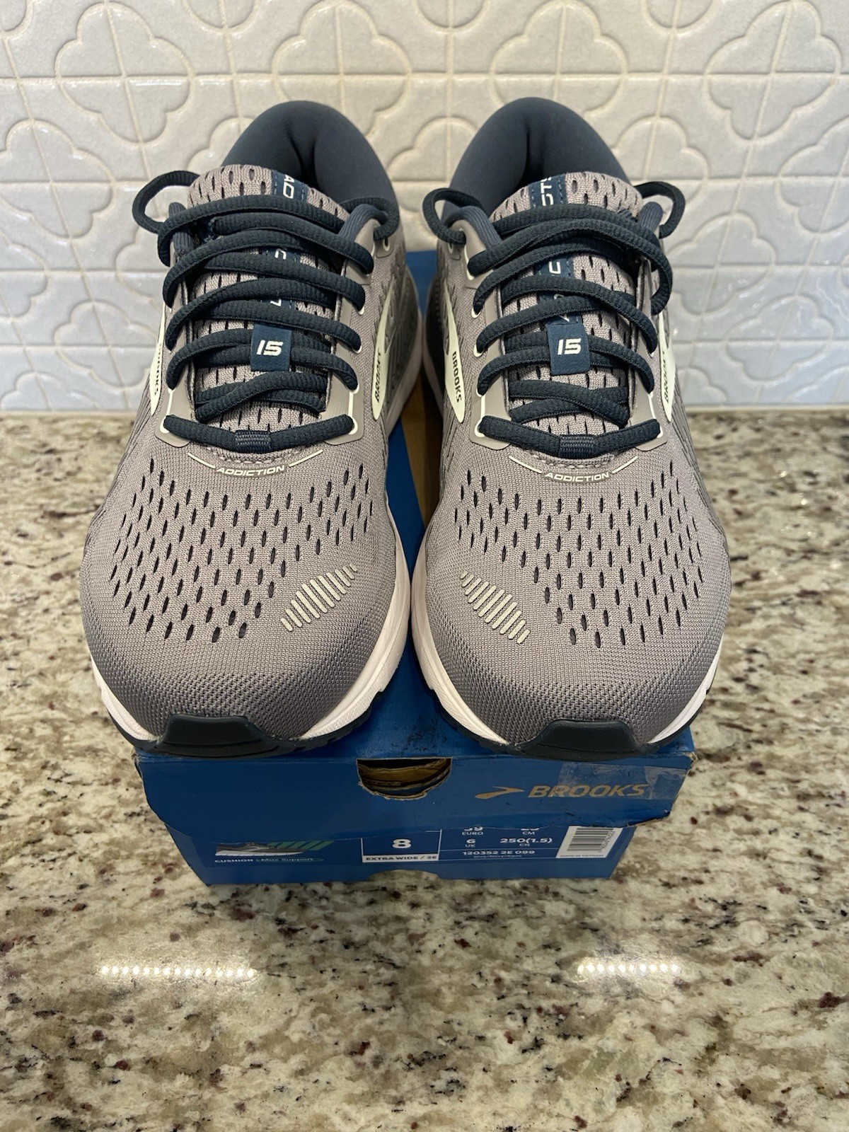 Woman’s Size 8 EE Extra Wide Gray Brooks Addiction GTS 15 – Brand New In Box