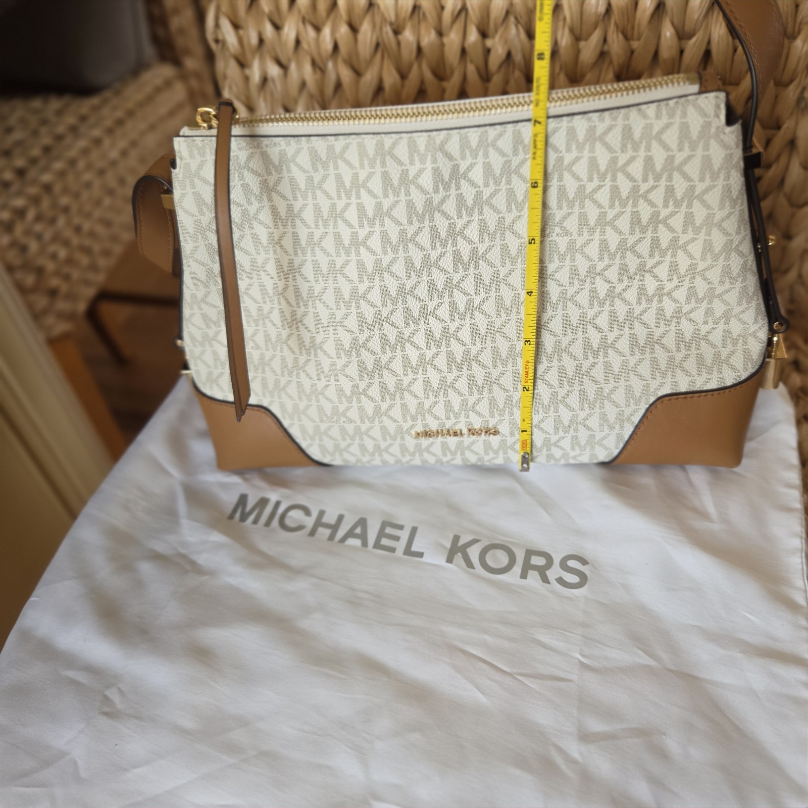 Michael Kors Crosby Medium Signature Logo Bag – Vanilla/Acorn (White/Brown)