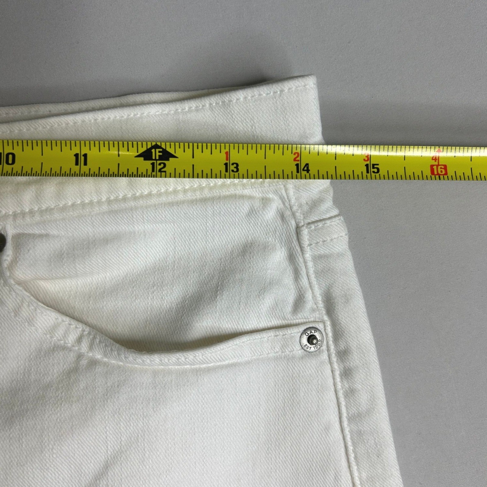 Gap Denim White Cutoff Mini Skirt Raw Hem Size 27 Zipper Fly 5-Pocket