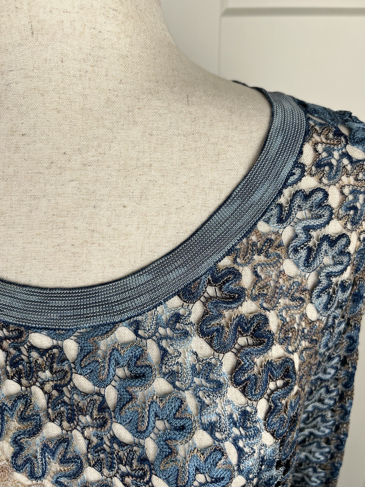 NIC+ZOE Open Weave Floral Knit Top Blue Beige Asymmetrical Tunic Large