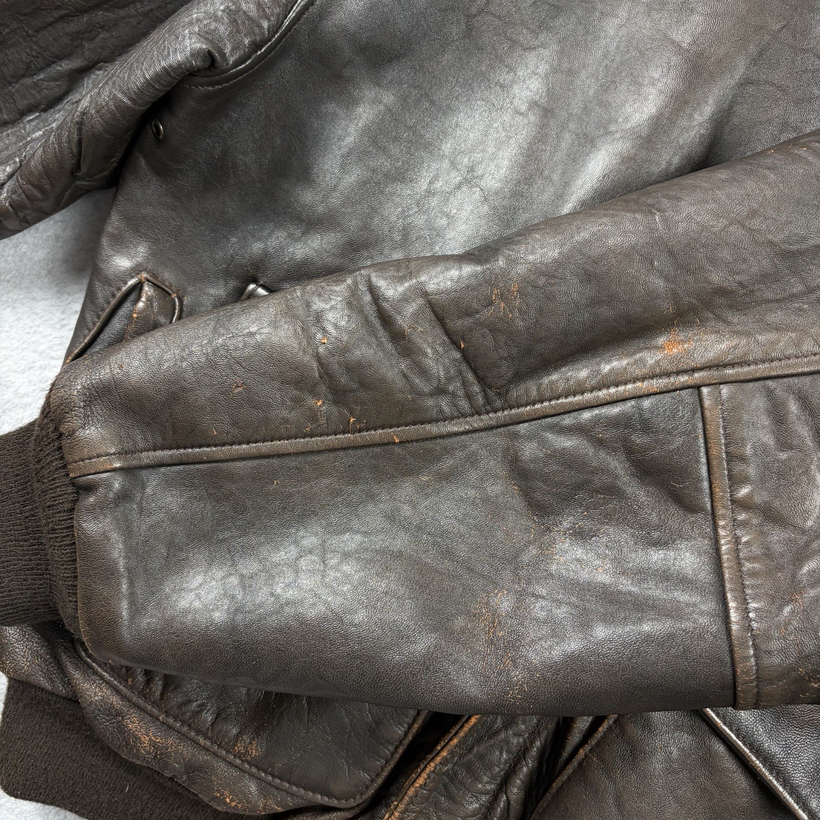Vintage Avirex A2 Jacket Mens Large Brown Leather Flight Bomber USAF Pinup Flag