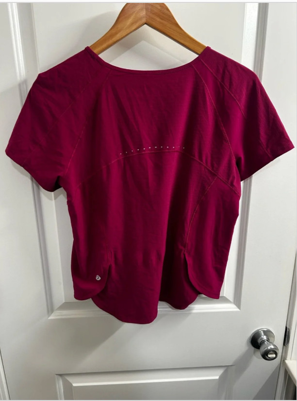 Lululemon Lightweight Stretch Running Short Sleeve Shirt Women 6 Magenta LW3FFZS