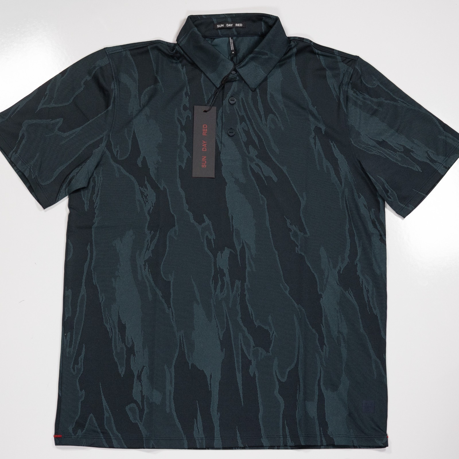 Sun Day Red Tiger Woods Abstract Camo Polo Shirt Medium Black Green NWT Golf