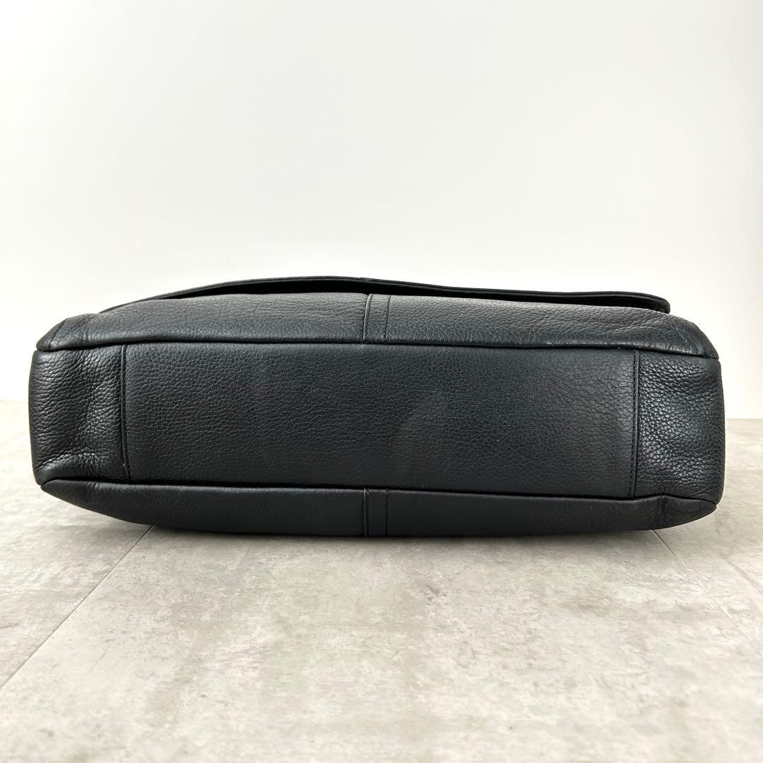 COACH Camden Pebbled Leather Messenger 7a