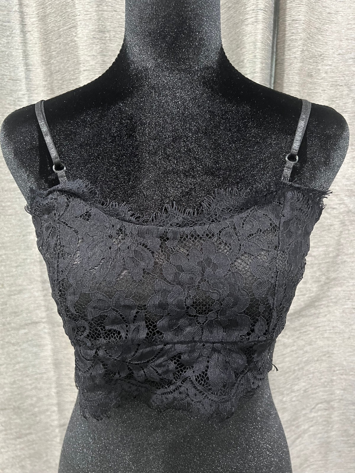 NWOT Unbranded Black lace bandeau adjustable strap top zipper lined size M
