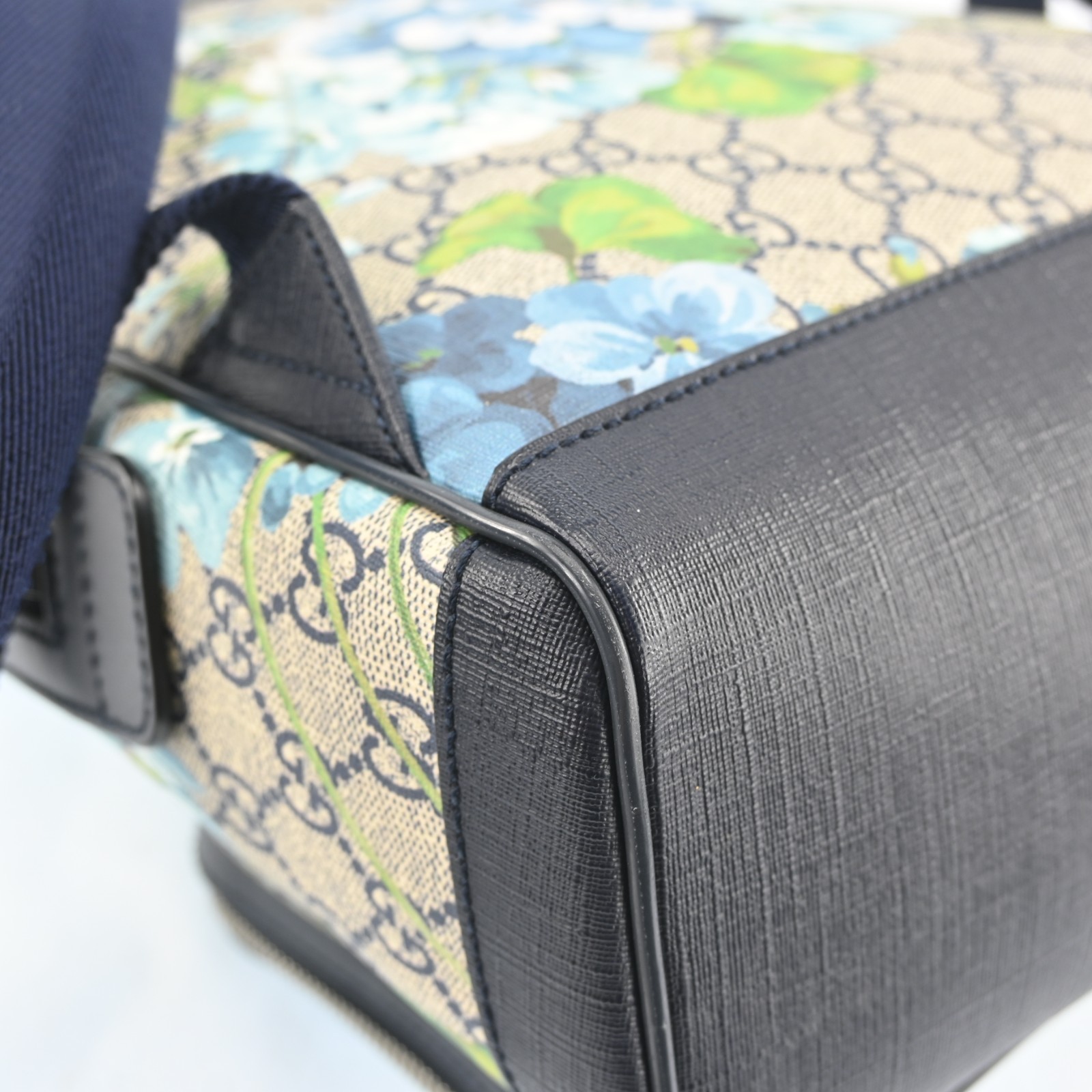 Auth GUCCI GG Blooms 546327 Beige Navy Multi PVC Leather Backpack C1765OO801