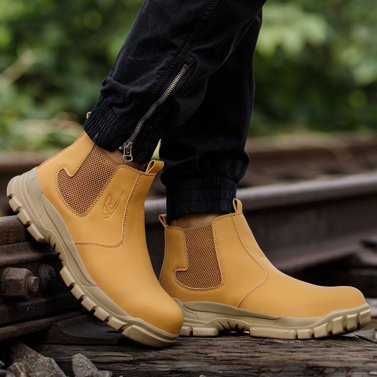 Leather Safety Shoes Slip On Work Boots Steel Toe Shoes Water Resistant Comfort