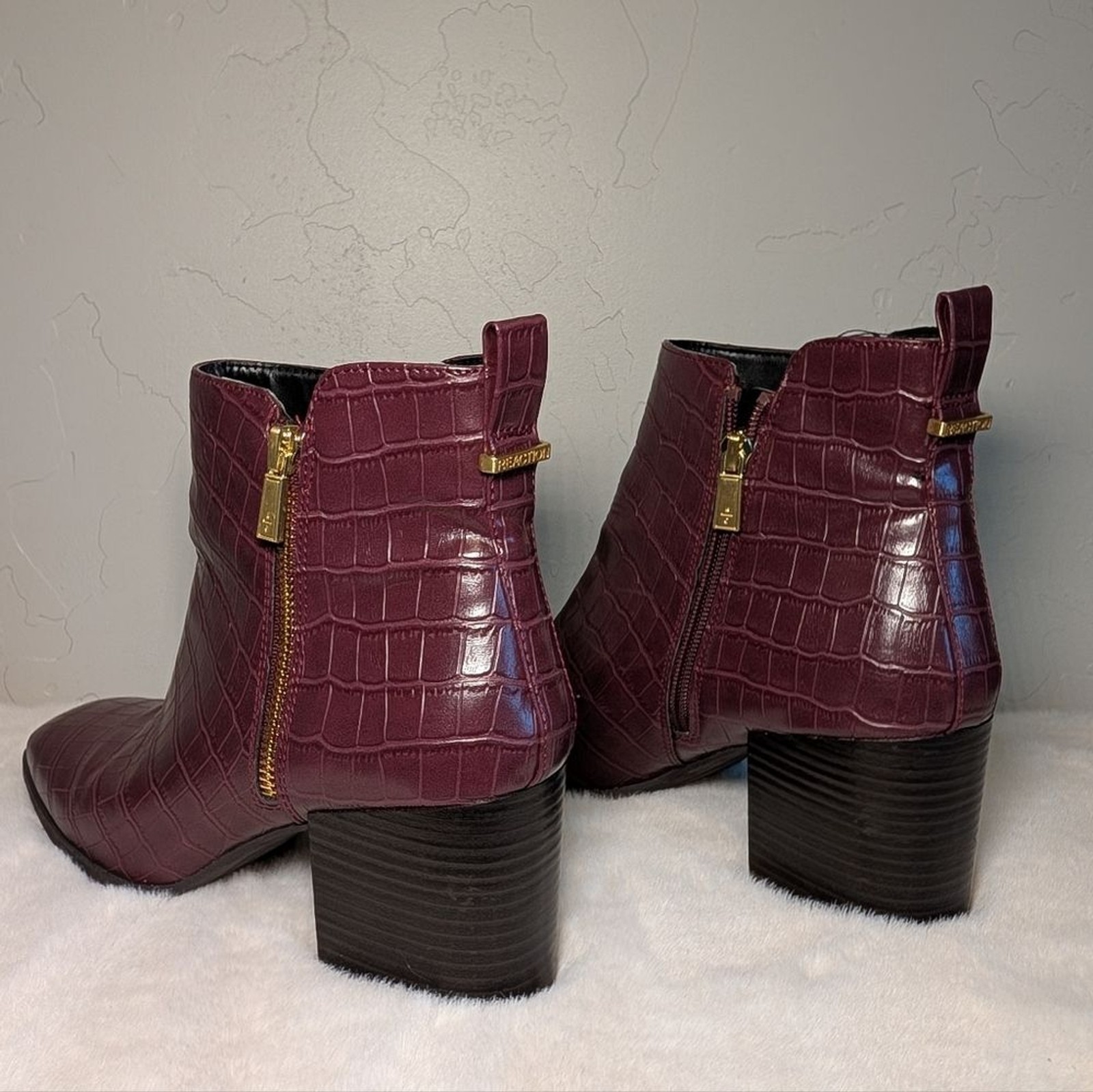 Kenneth Cole Effie Block Heel Booties | Women’s 9 M | Maroon Croc-Embossed