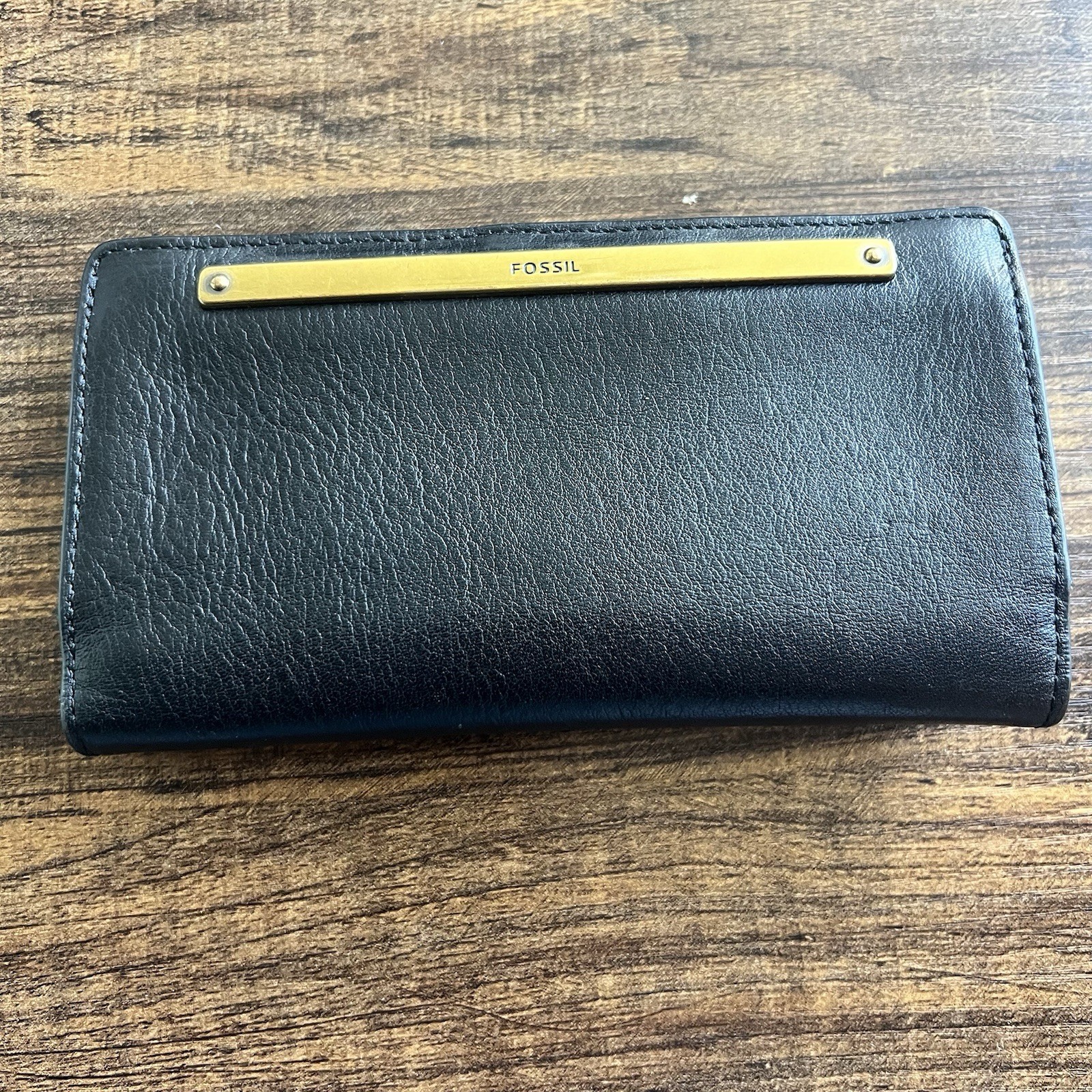 FOSSIL Liza Slim Black Leather Bifold Wallet with Metal Decorative Plate 6.75″