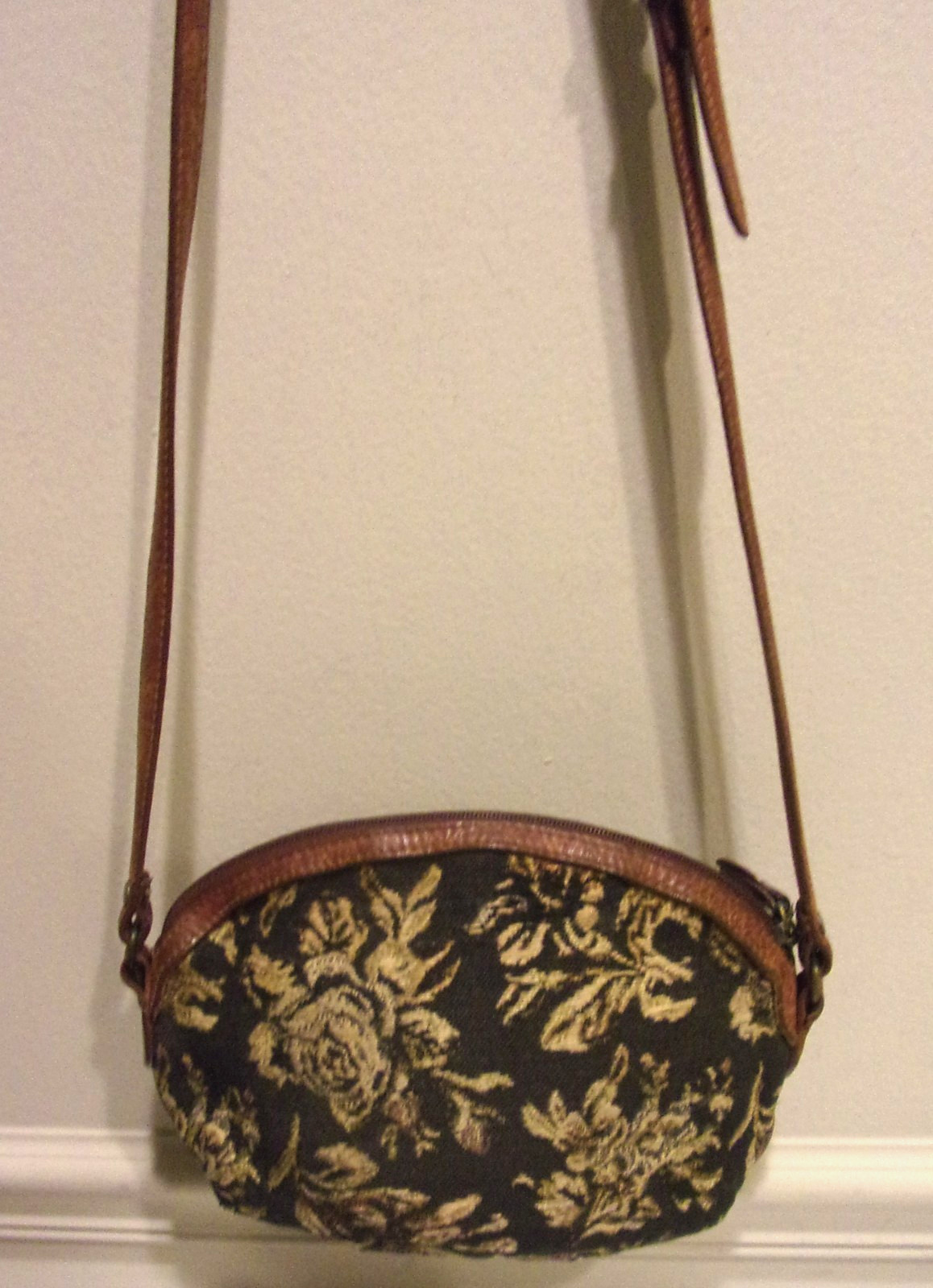 Vtg Liz Claiborne Black & Lt Tan Floral Tapestry Fabric Leather Trim CB / Sh Bag