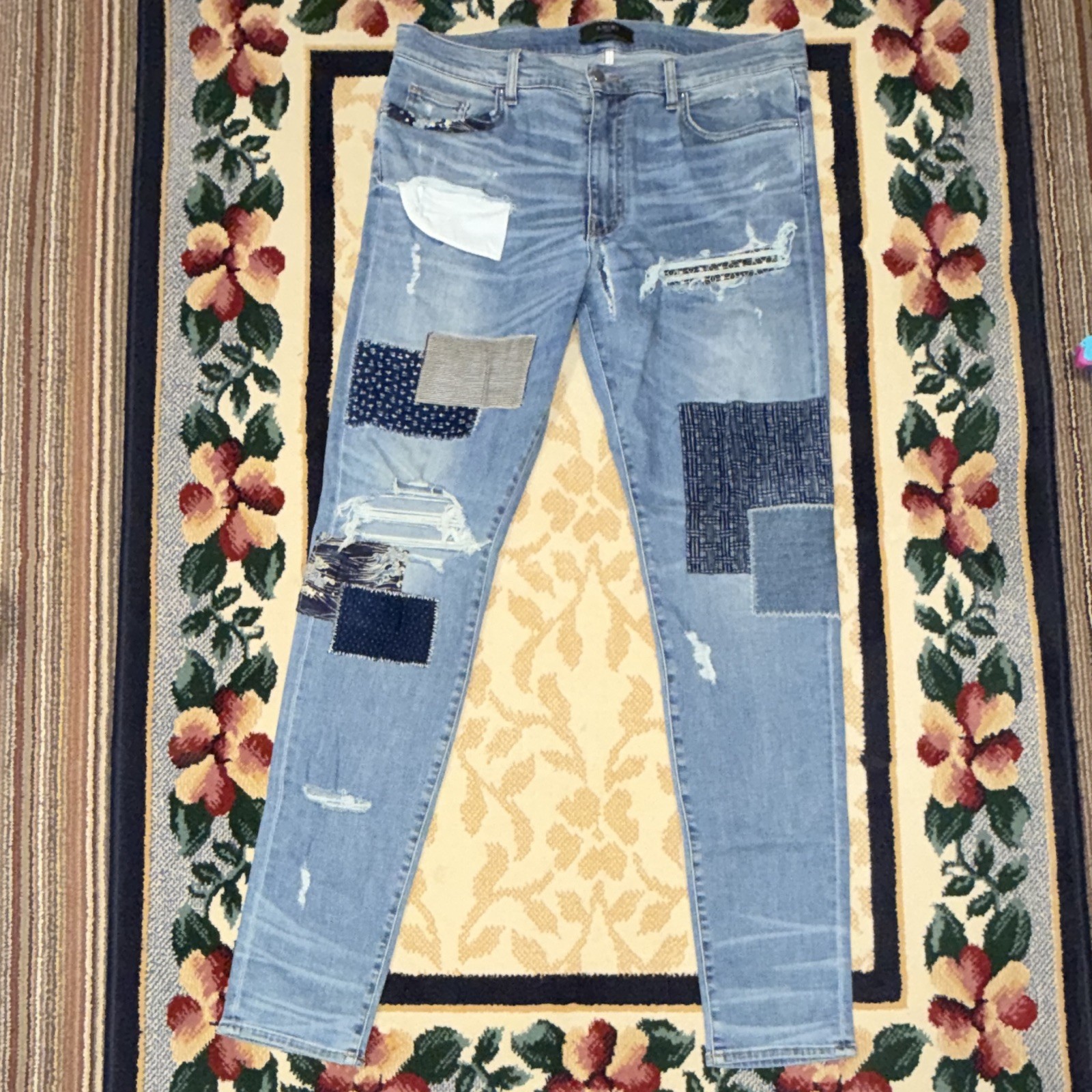 AMIRI Men’s Light Wash Blue Distressed Patchwork Skinny Slim Denim Jeans 36
