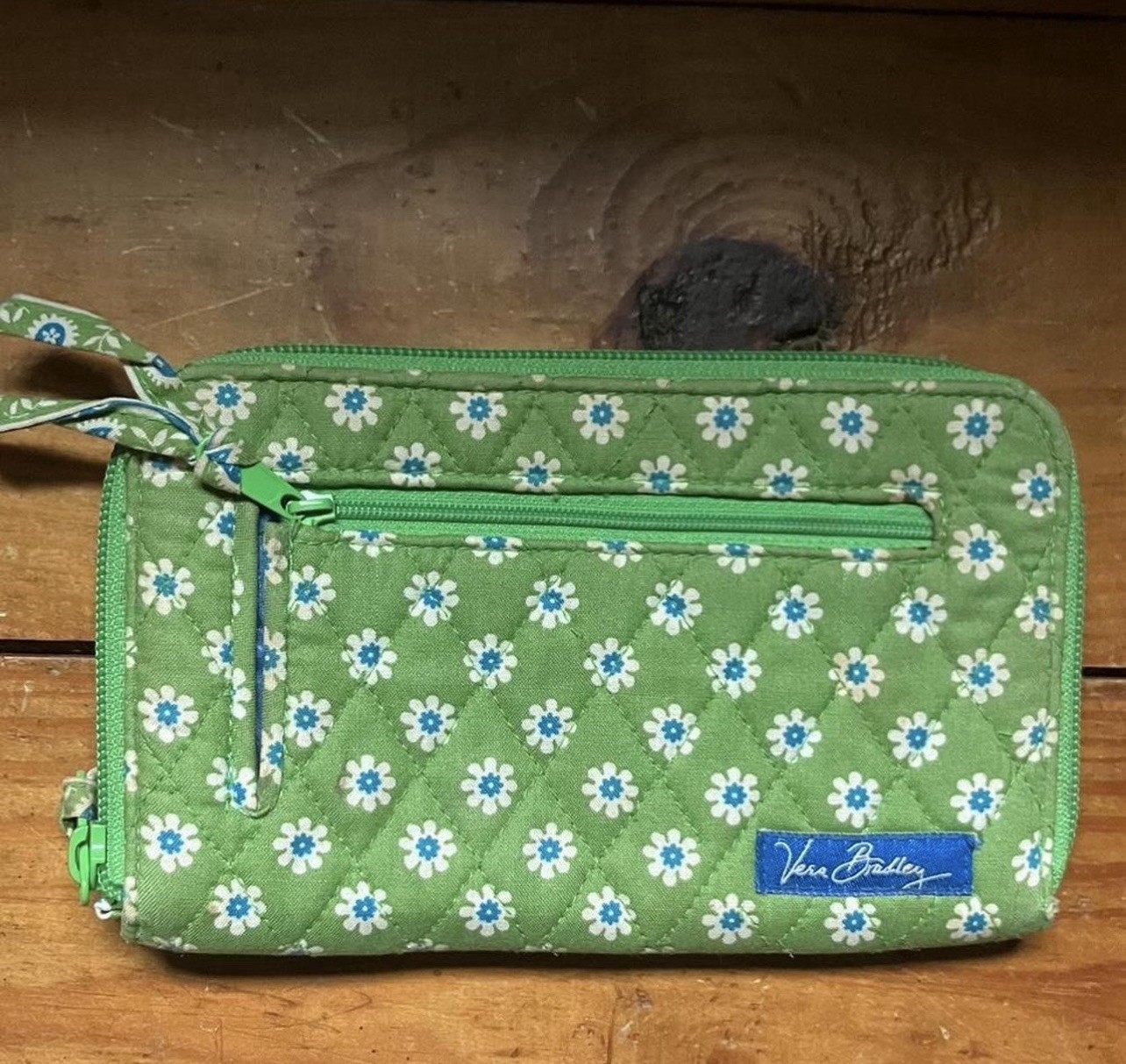 Vera Bradley Green Wristlet Wallet Apple Green ID Credit Card Zip Around
