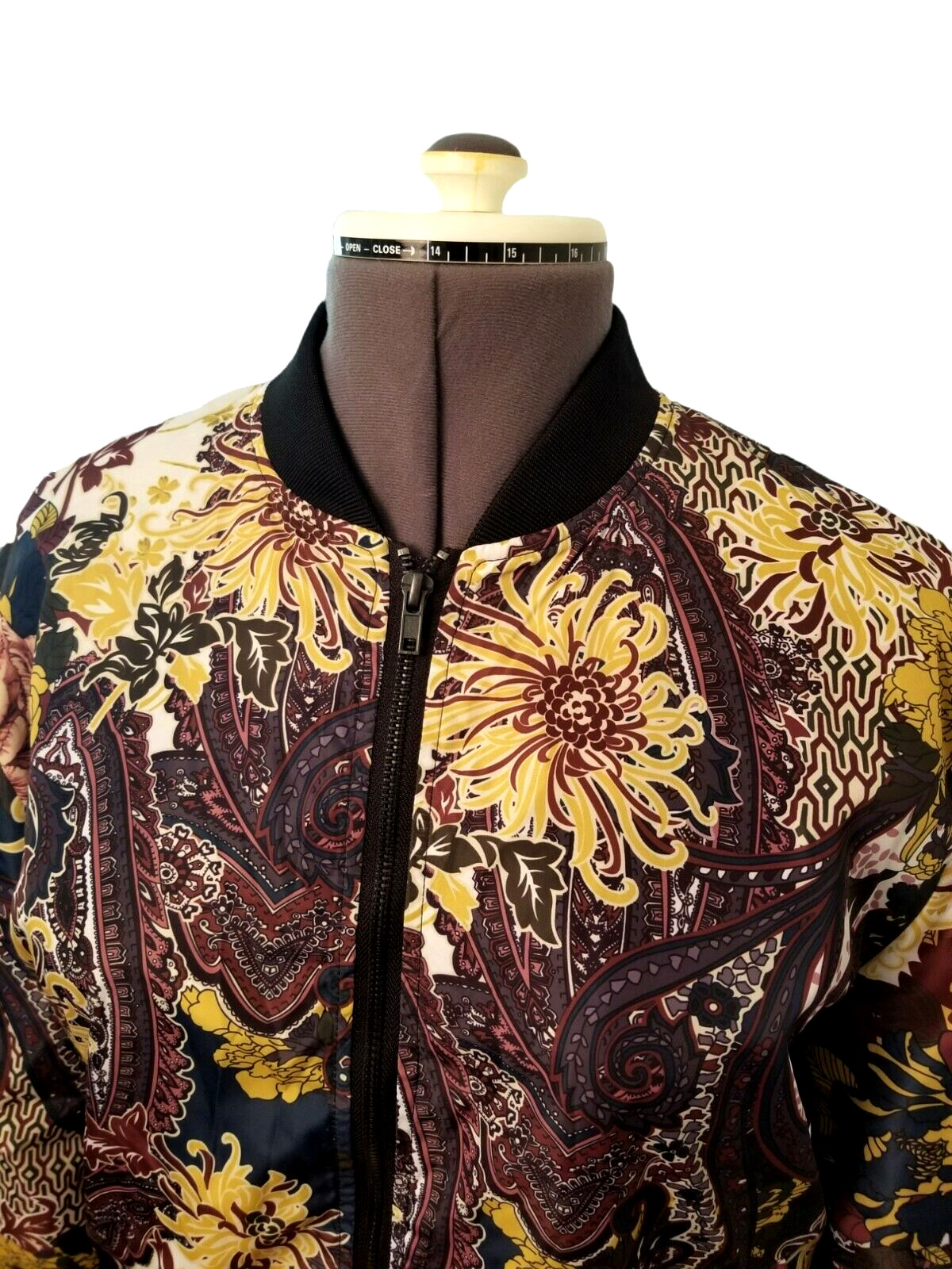 Fashion Nova Bomber Women’s Jacket Vivid Floral Full Zip Size L PIT TO PIT 24 IN