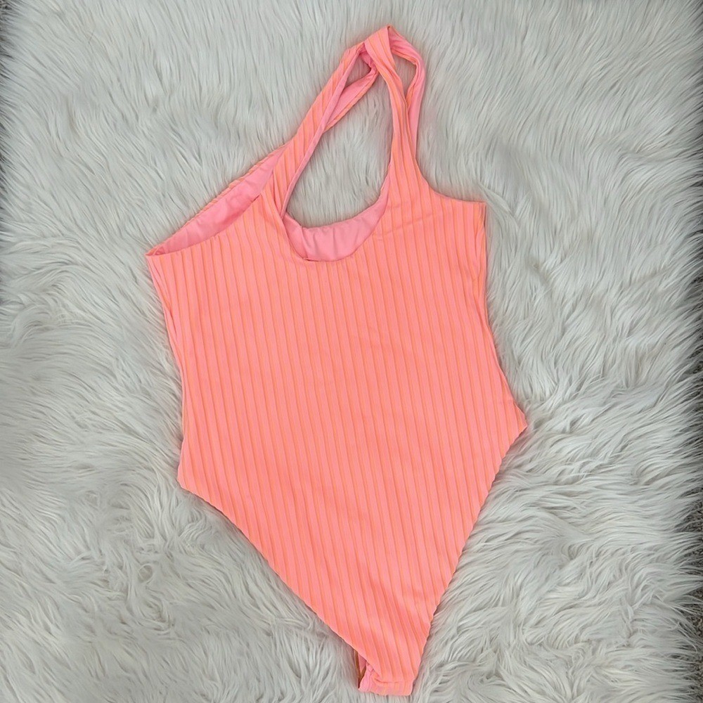 NWT L*SPACE Two Tone Ribbed Phoebe One Piece Swimsuit Beach Vacation Summer