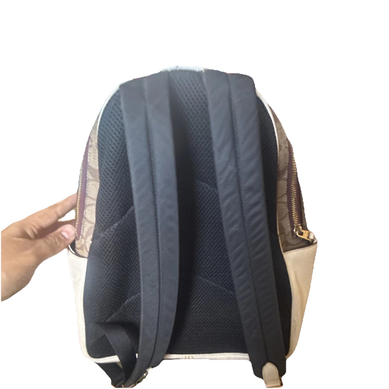 Coach x Peanuts Snoopy edition – Signature Backpack Beige Ivory Gold.