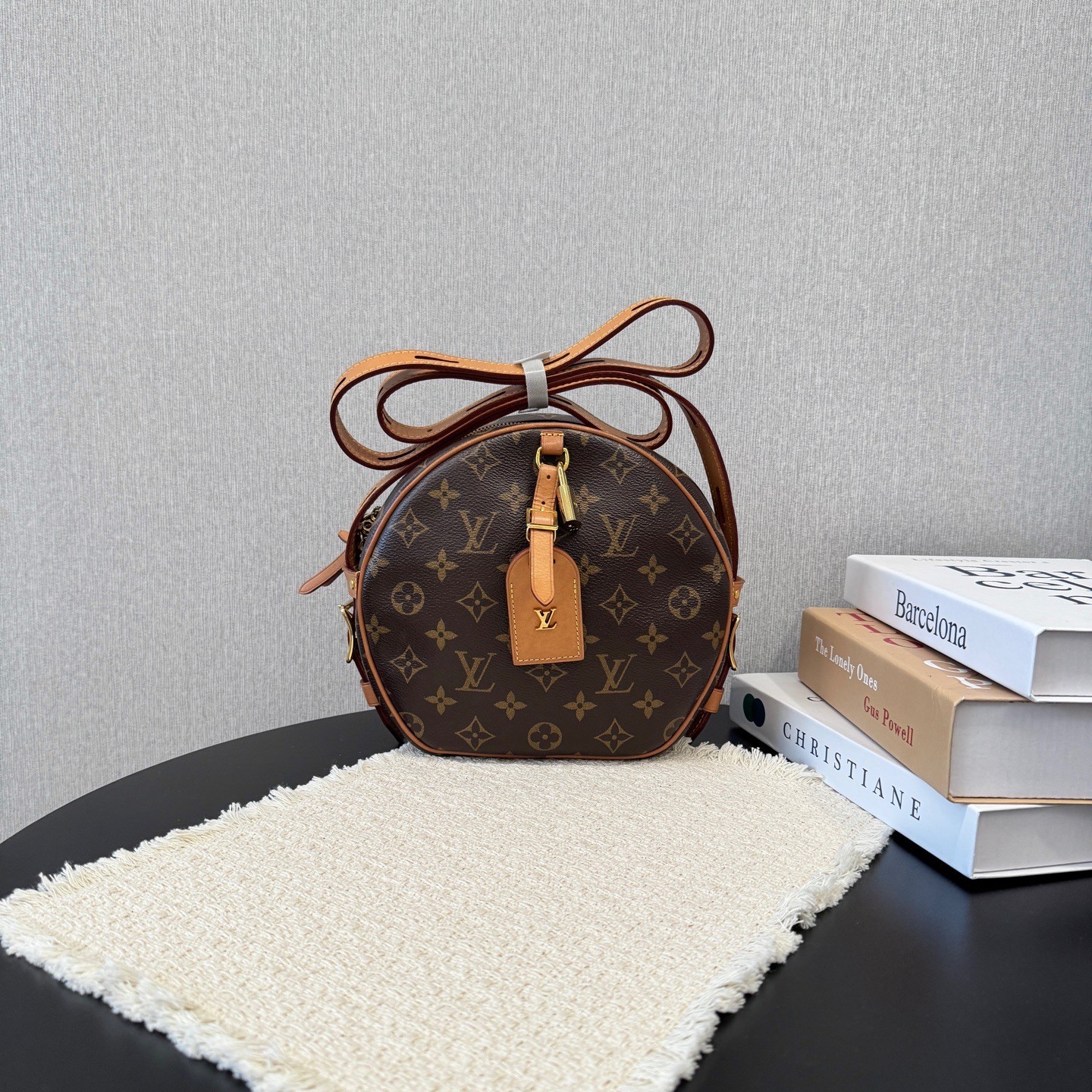 Louis Vuitton Pre-Owned Authentic Round Crossbody Bag 20*8*22.5cm
