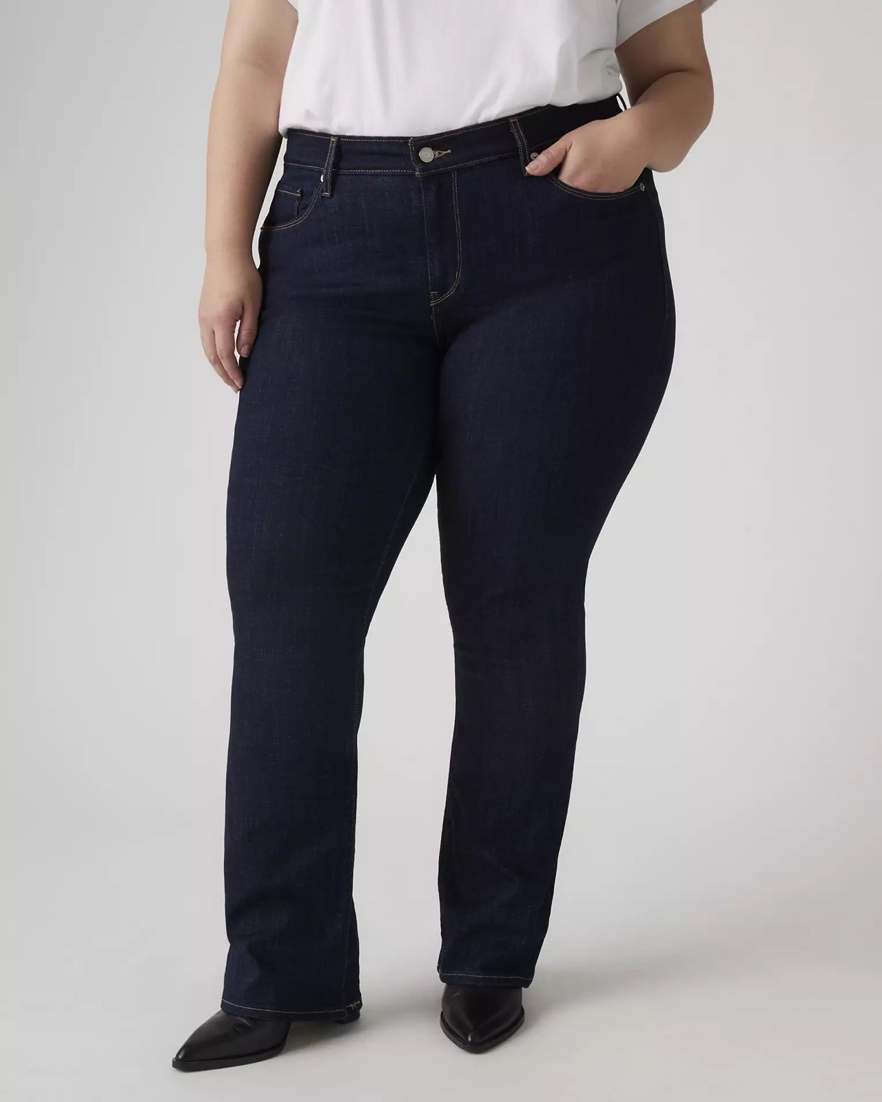 Levi’s Women’s Dark Wash Blue Denim Straight Leg Jeans Plus 28S W39 L30 Mid Rise