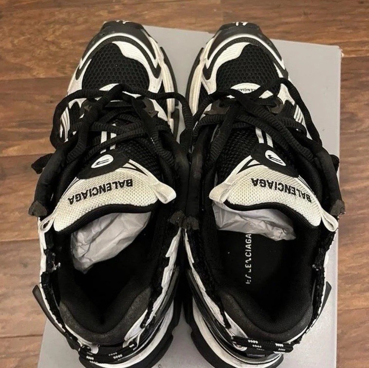 Balenciaga Runner Men’s Low Top Lace Up Athletic Sneakers Black/White