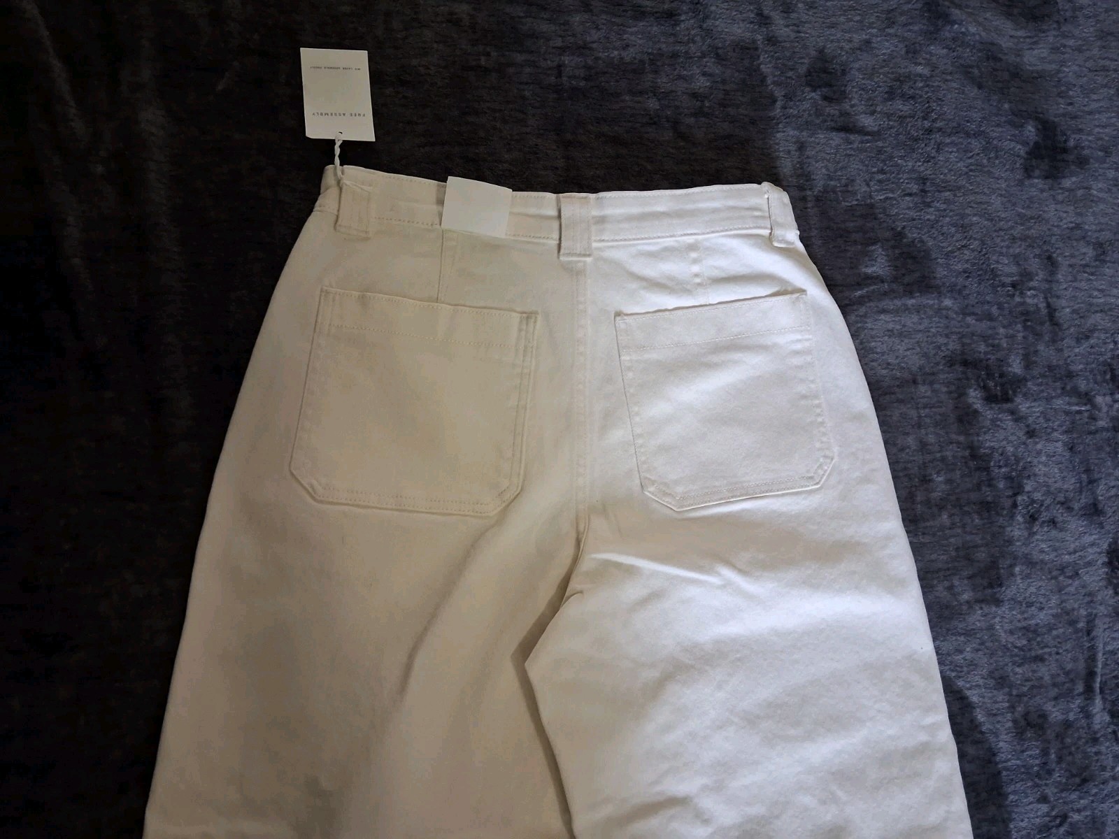 NWT Free Assembly Womens Size 10 Cream Denim Cropped Jeans High Rise Distressed