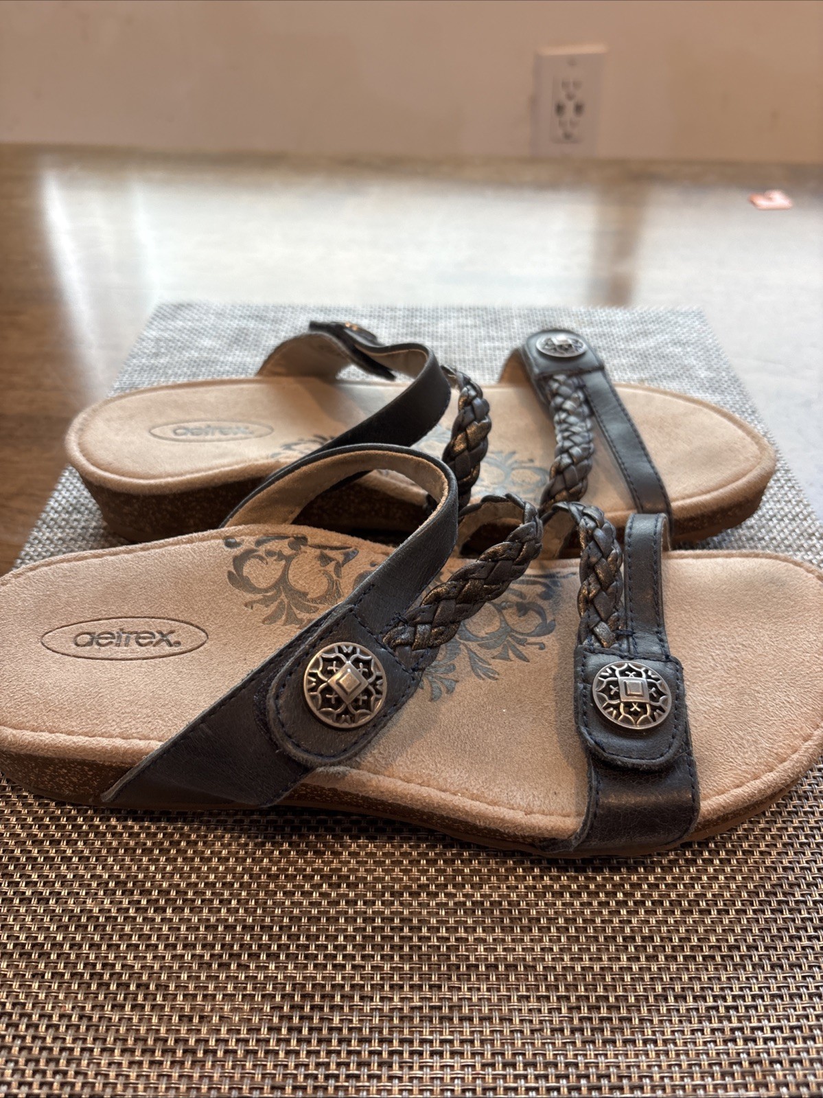 Aetrex Women’s Reese Black Size 8 Leather Braided Sandal Adjustable Strap