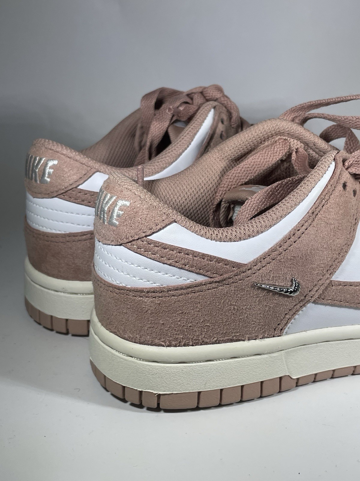 NIKE DUNK LOW WOMENS SUEDE PINK NEW WITH BOX LID CUT OFF SIZE 6
