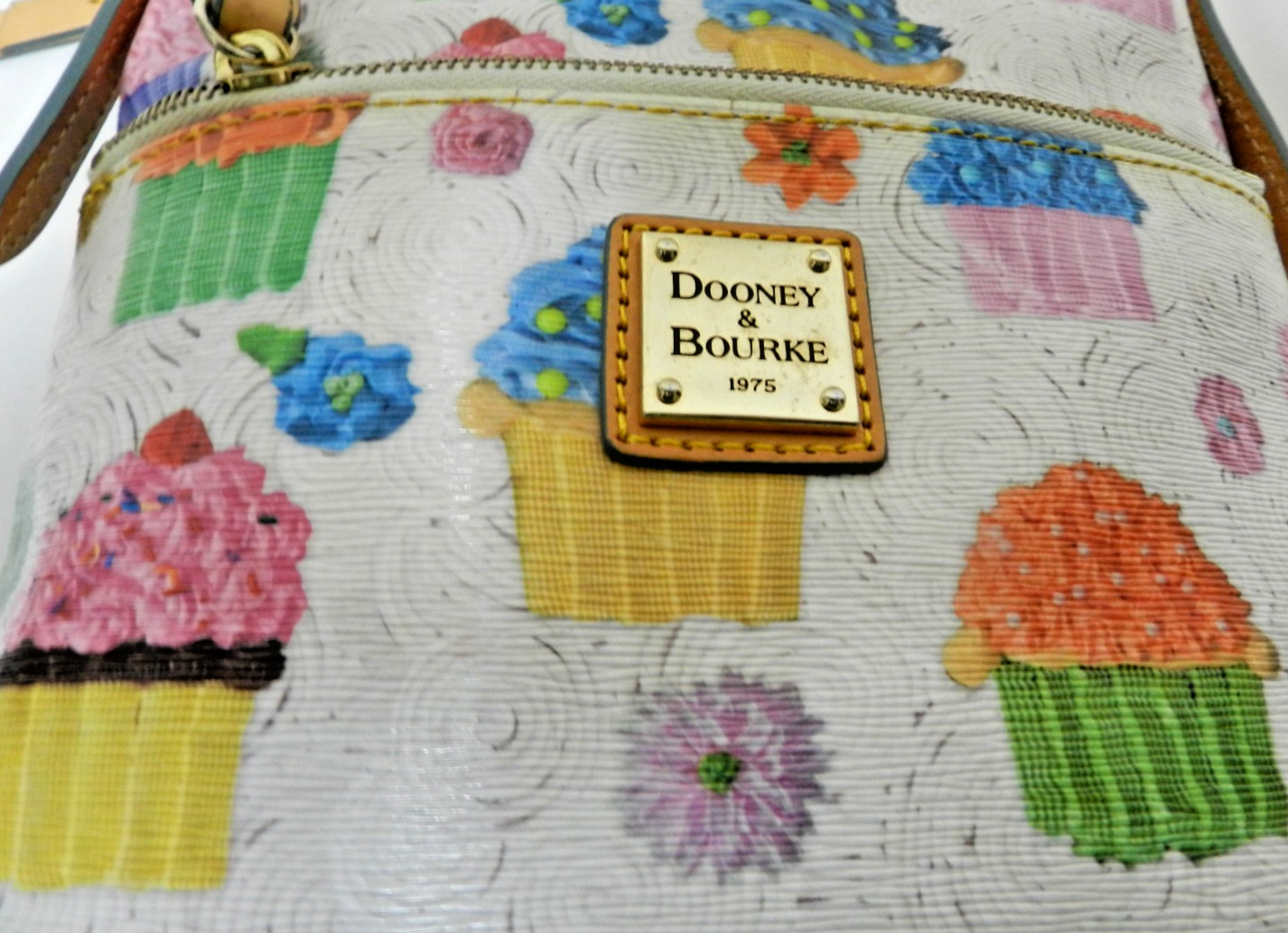 Dooney & Bourke Canvas w/ Leather Cupcake Crossbody bag purse zip top front pkt
