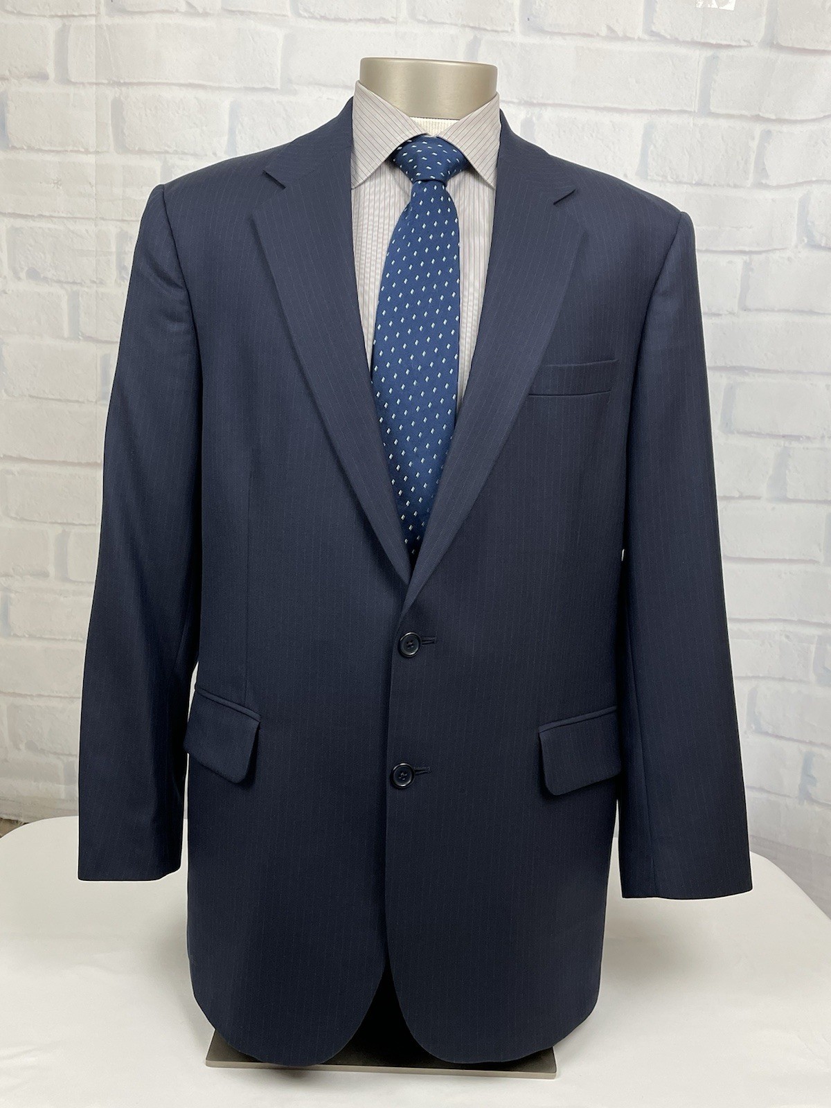 Tom James Corporate Image Men’s Navy Pinstripe Suit Sz 44 R Pants 38 X 29.5