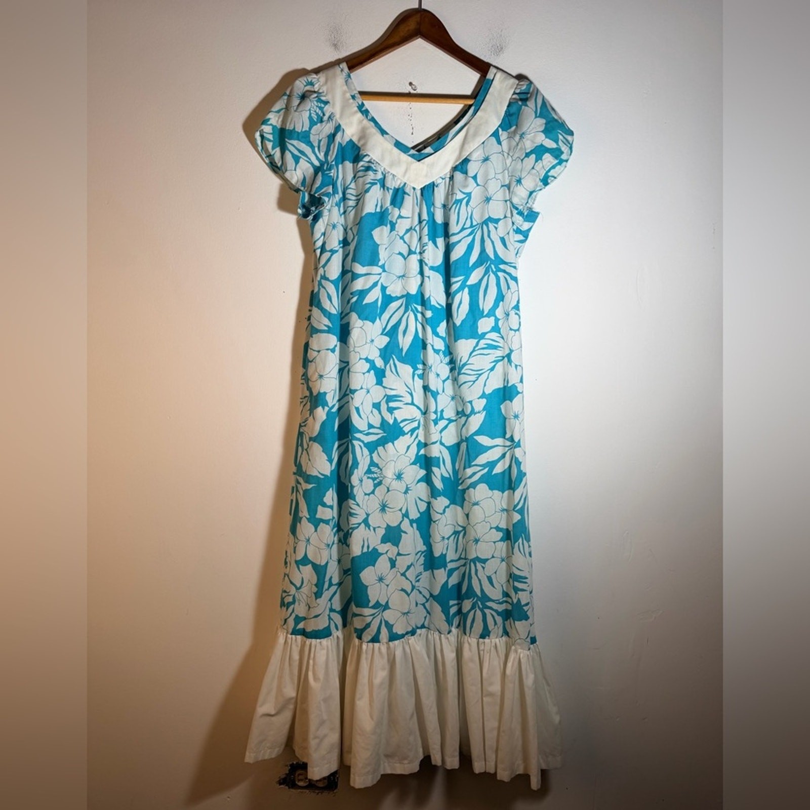 Hilo Hattie Turquoise and White Floral Maxi Dress