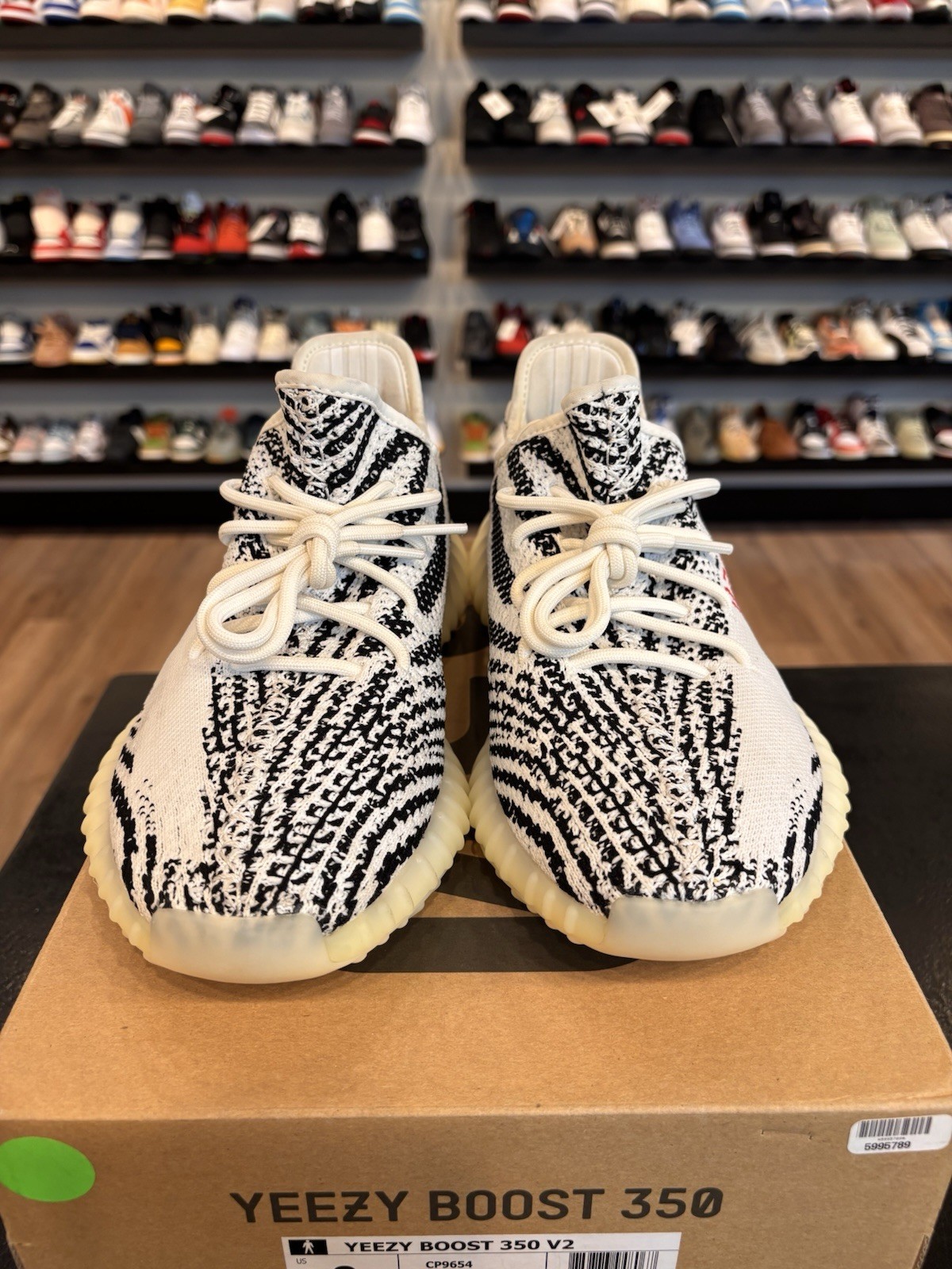 adidas Yeezy Boost 350 V2 Zebra Size 9 Pre-Owned CP9654 White Black