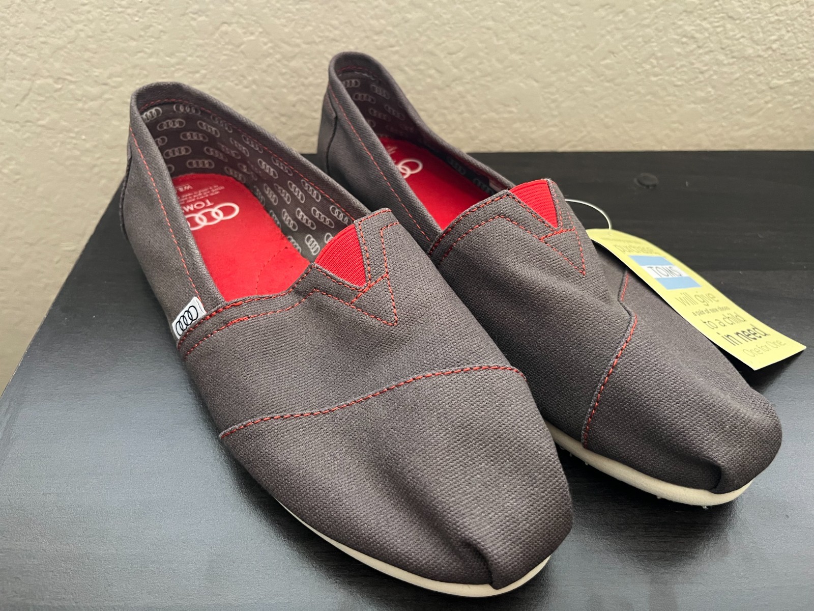 NEW Toms Audi Limited Edition Women’s Size 8.5 Slip On Shoes Ash Gray/Red Stitch