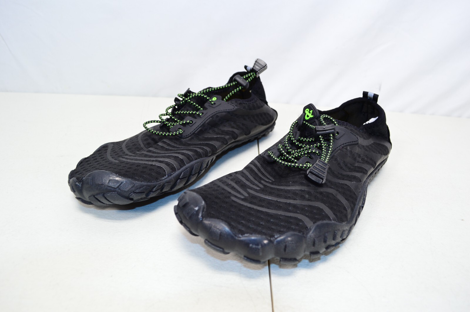 Water / Hiking Shoes Black & Lime Green Unbranded Mens Size 9 Women 11 EU 42