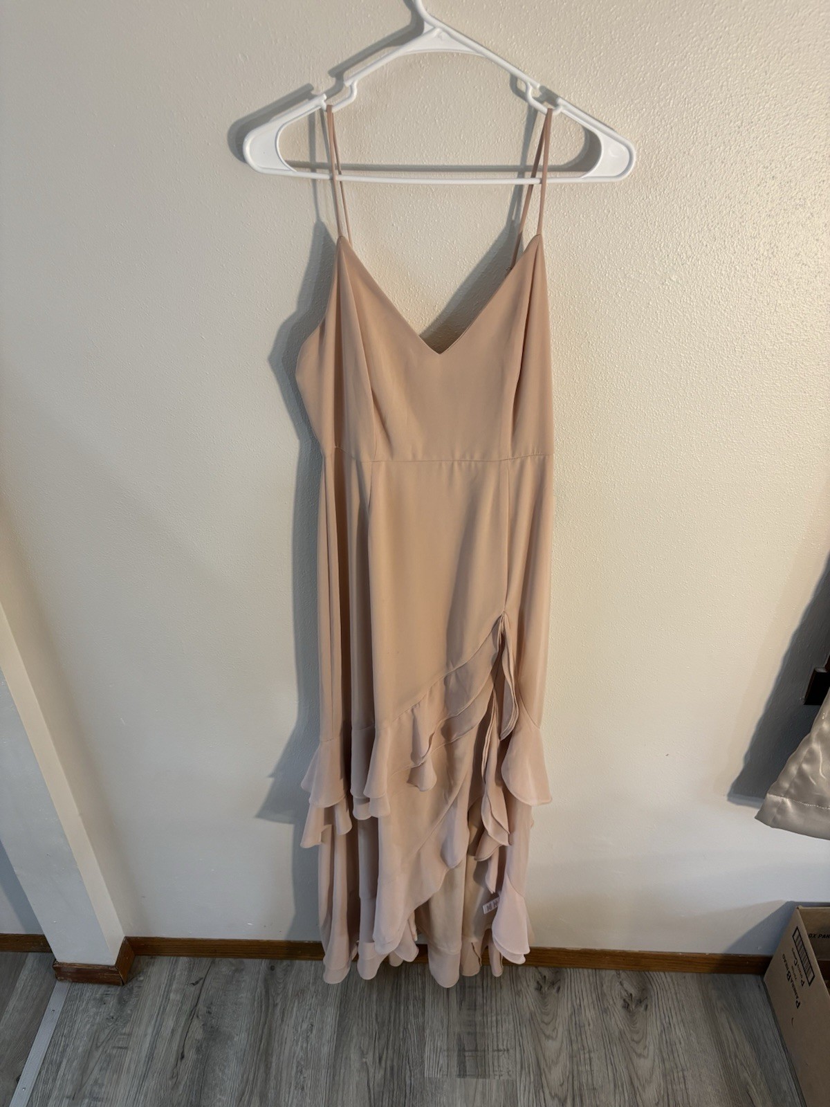 Lulus Women’s Beige V-Neck Chiffon Ruffle Maxi Dress Polyester Size M E-7
