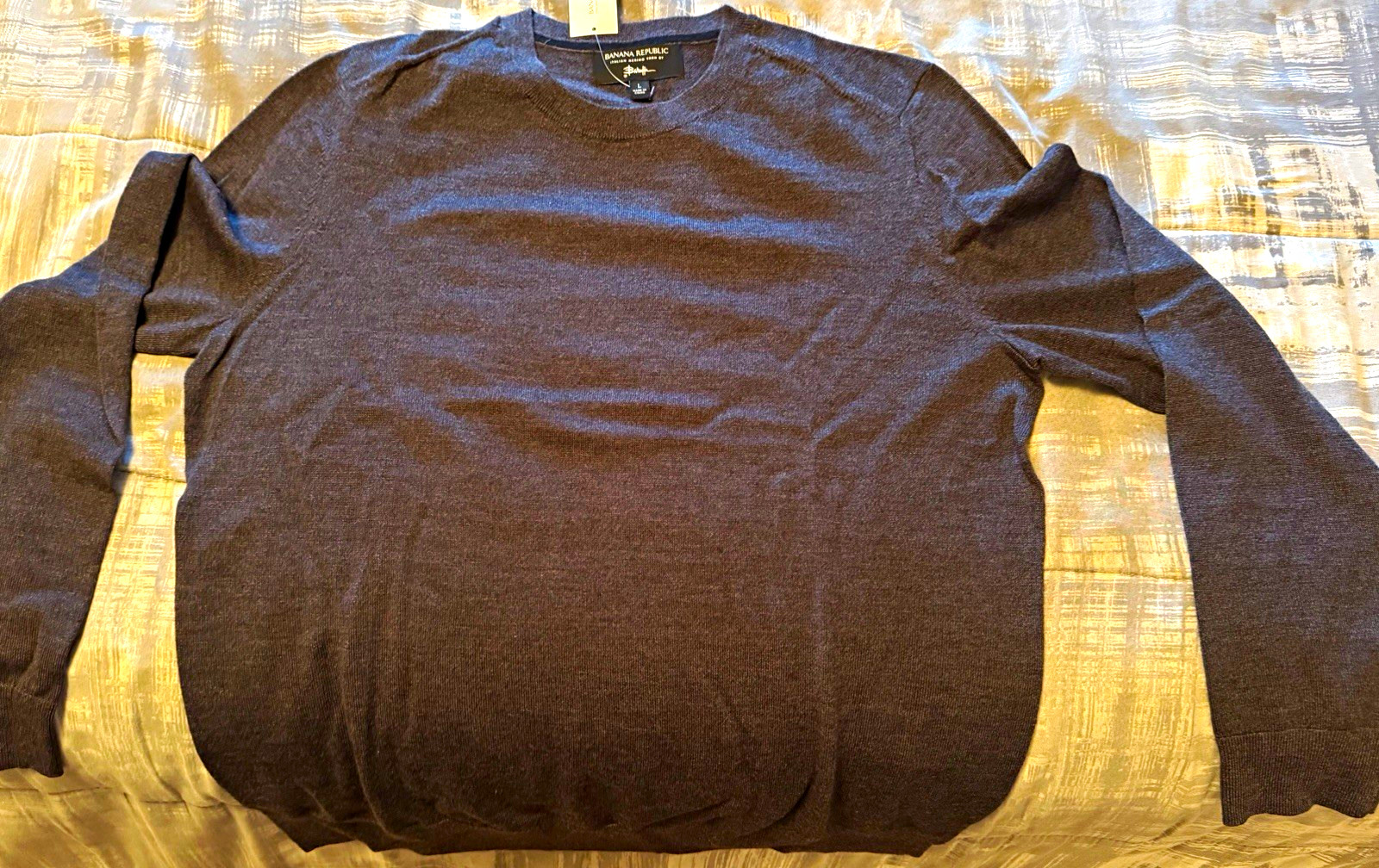 Banana Republic Men’s L Crew Neck Long Sleeve Solid Sweater Navy Gray 2 Pack NWT