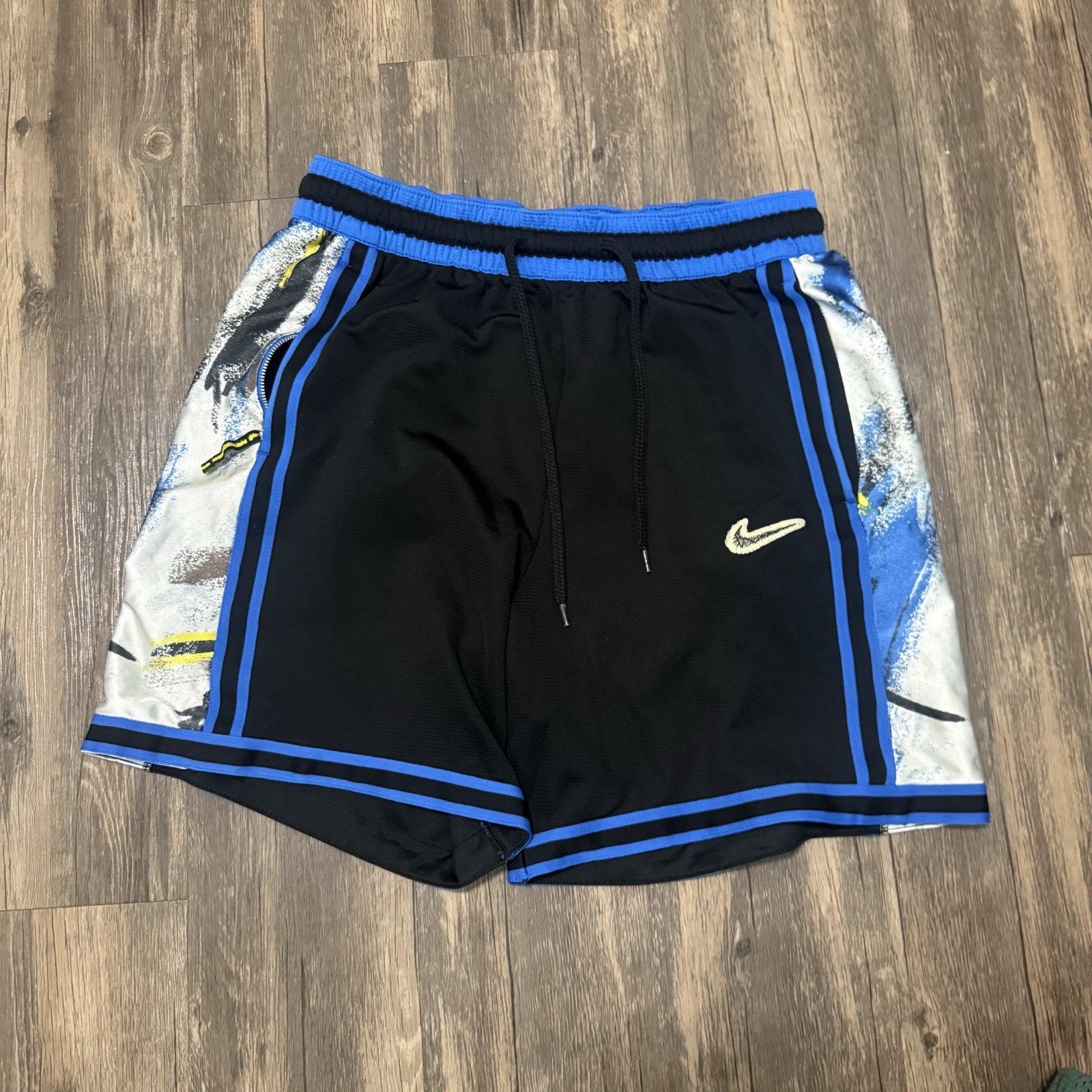 Nike Men’s DNA+ Basketball Shorts Loose Fit Above Knee Dri-Fit Gym Shorts Medium