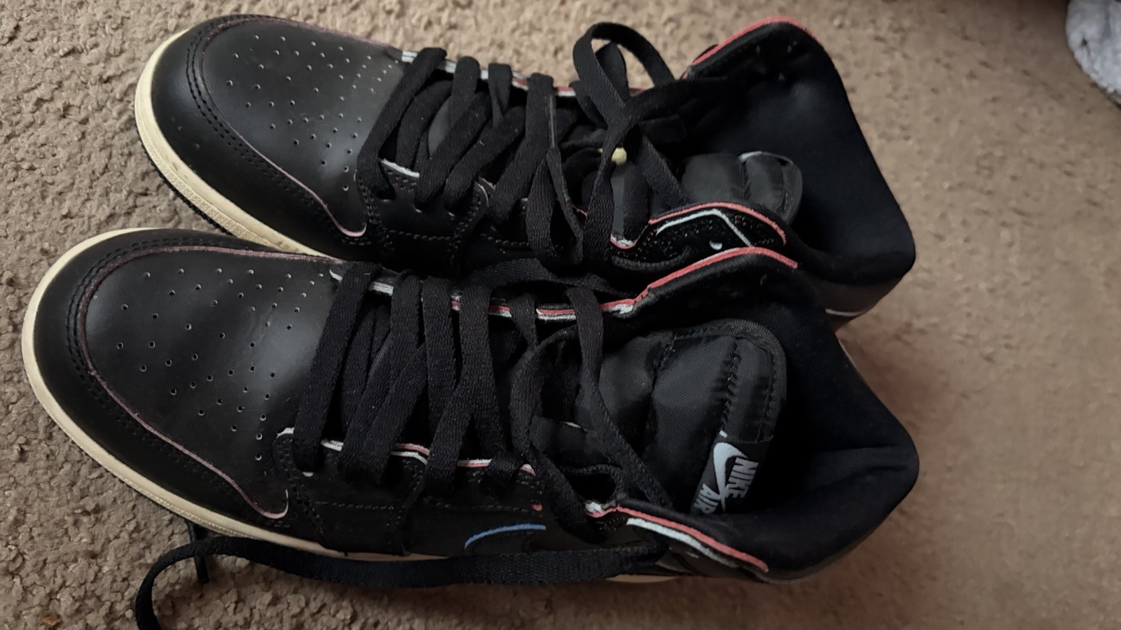 Nike Black White Mid Top Lace Up Sneakers Men’s Athletic Basketball Shoes