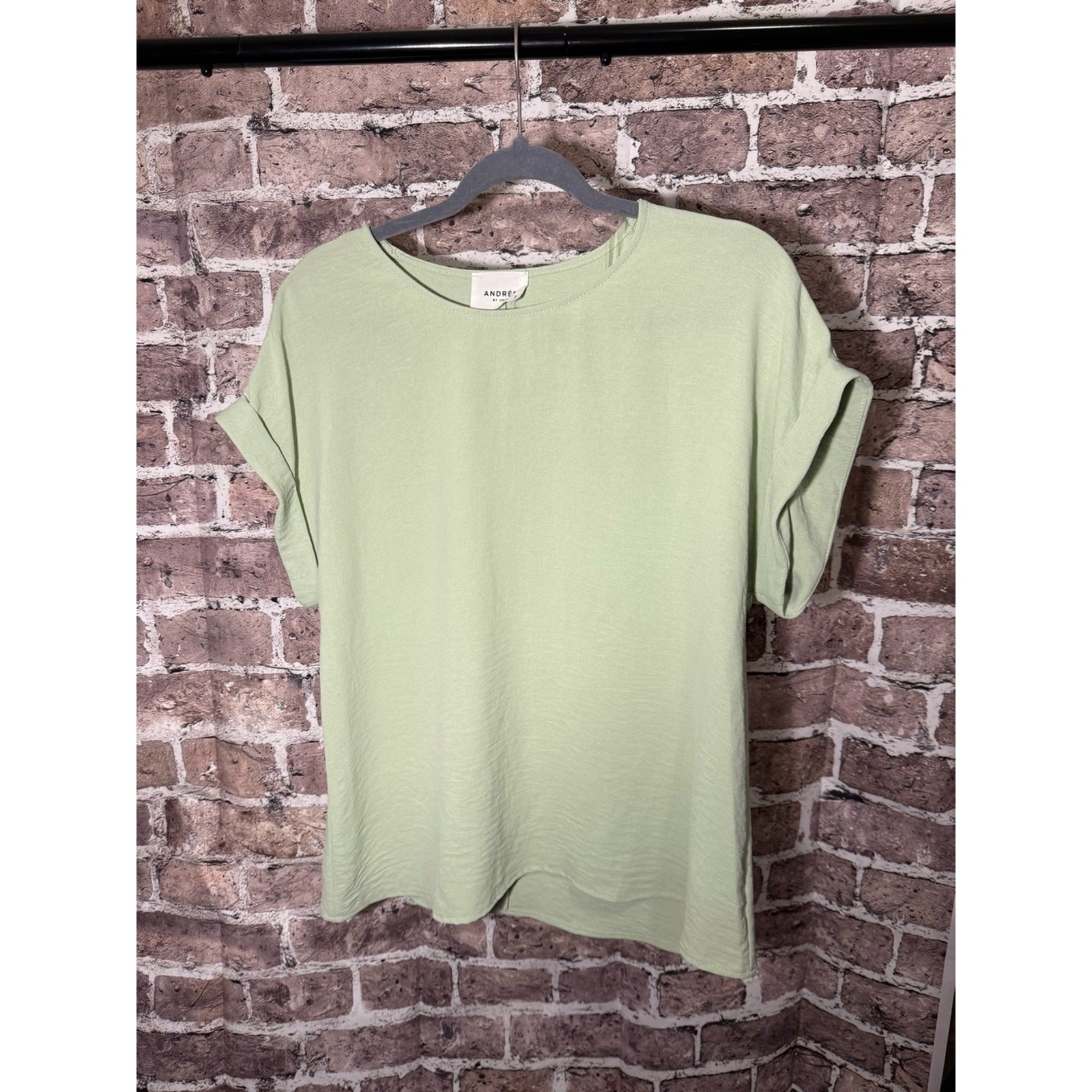 ANDREE BY UNIT Light Sage Short Sleeve Crewneck Top