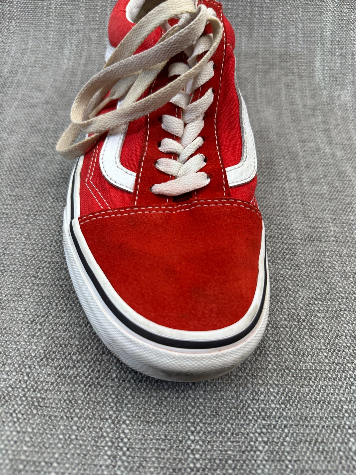 Vans Old Skool Unisex M7.5/W9 Skateboarding Shoes Red Suede Athletic Sneakers