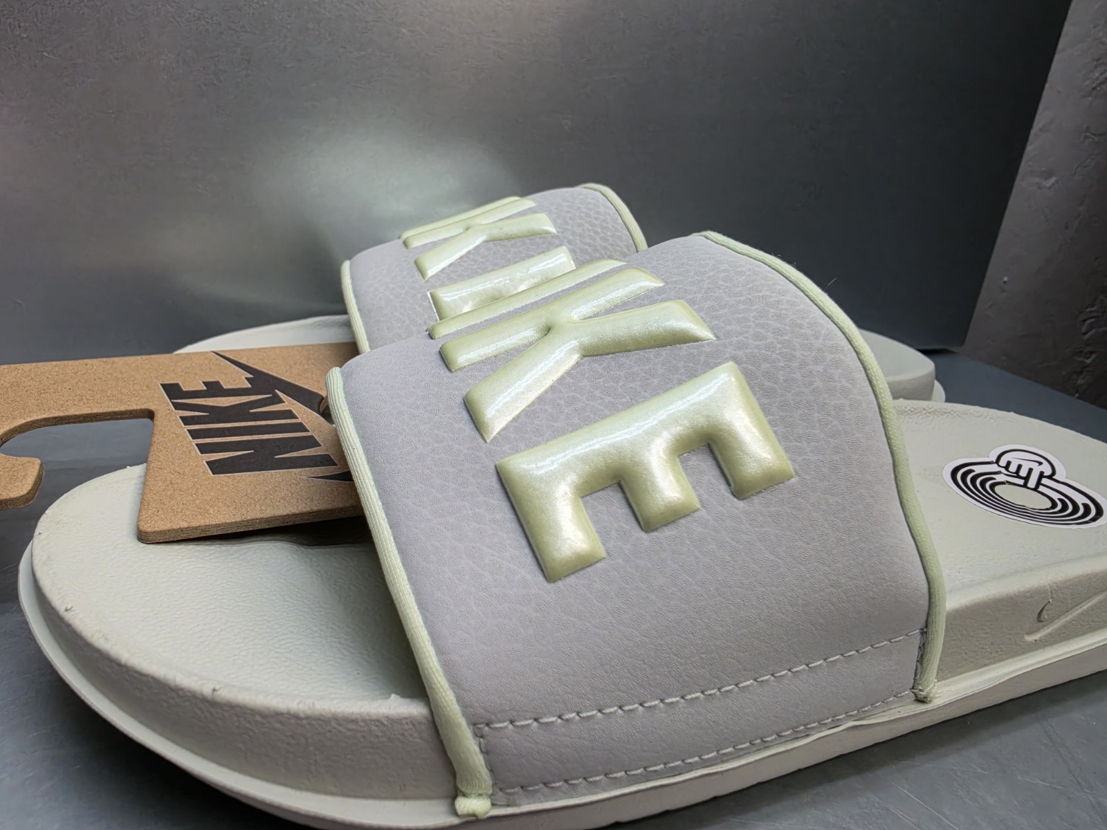 Nike Offcourt Slide Sandals Womens Size 7 Foam Cushioned Pale Green Slip On New