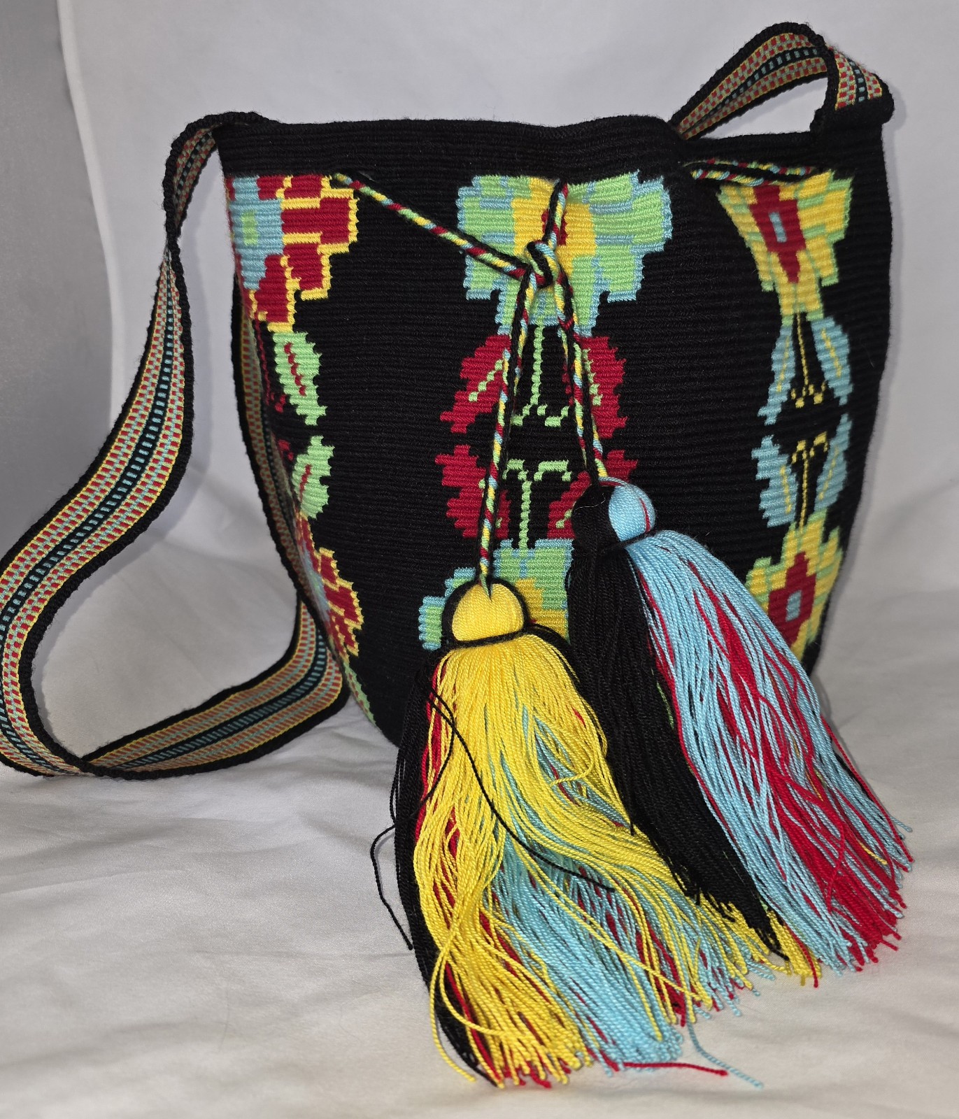 Wayuu Mochila Bag – Handmade Woven Crossbody with Tassels – Boho Tribal Style