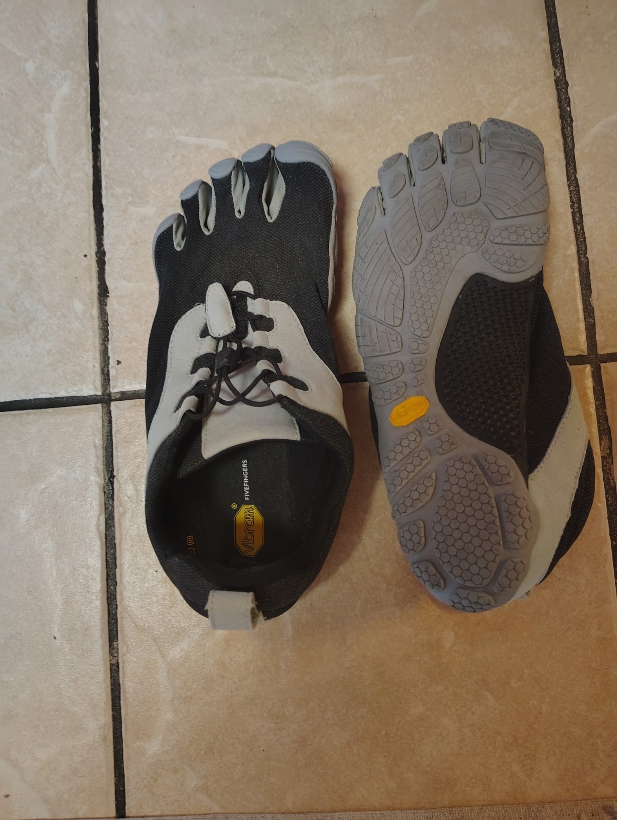 Vibram FiveFingers 11 Black/Gray Colorblock Lace-Up Low Top Toe Shoes eu44